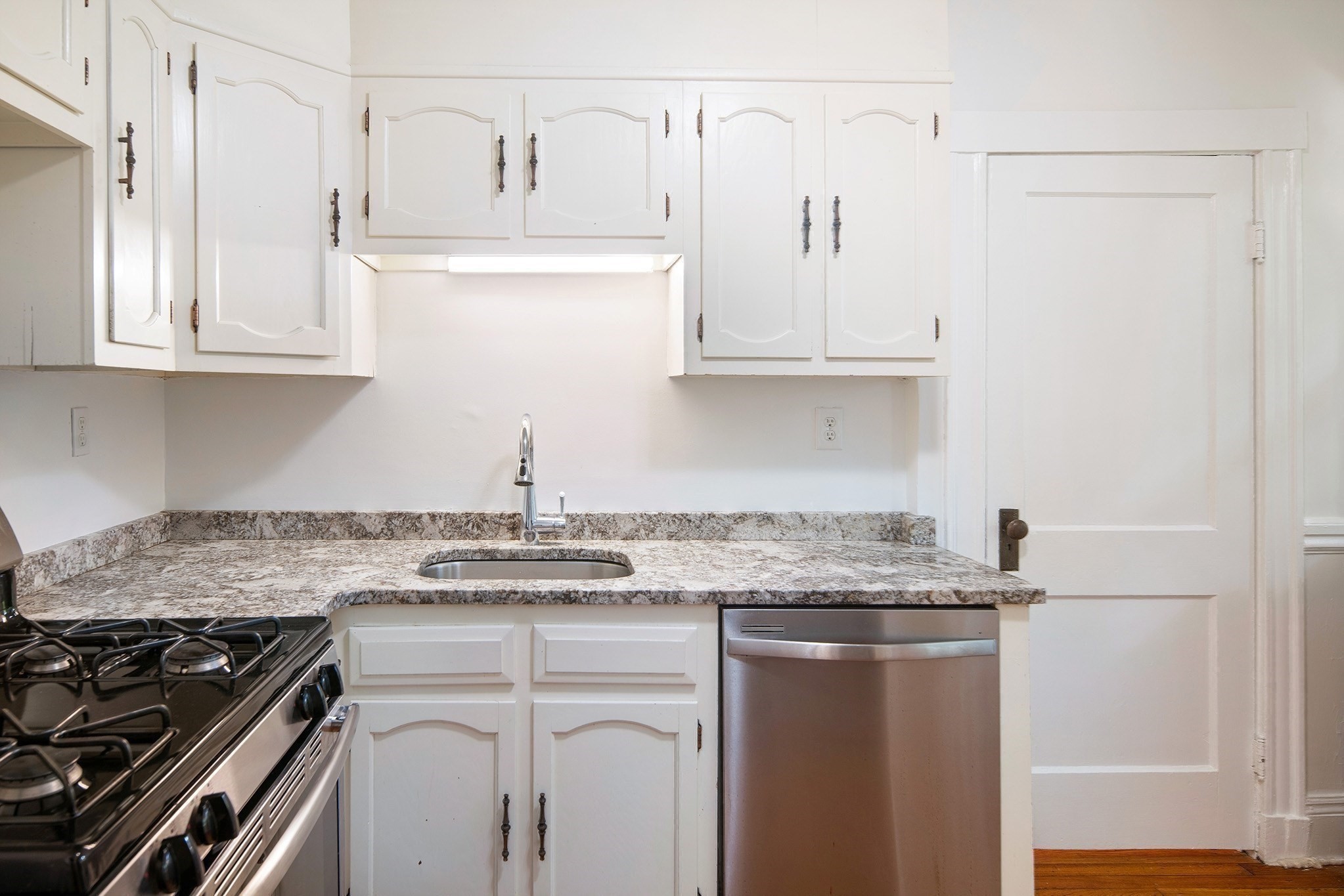 341 Washington St # 2 Property Photo 7