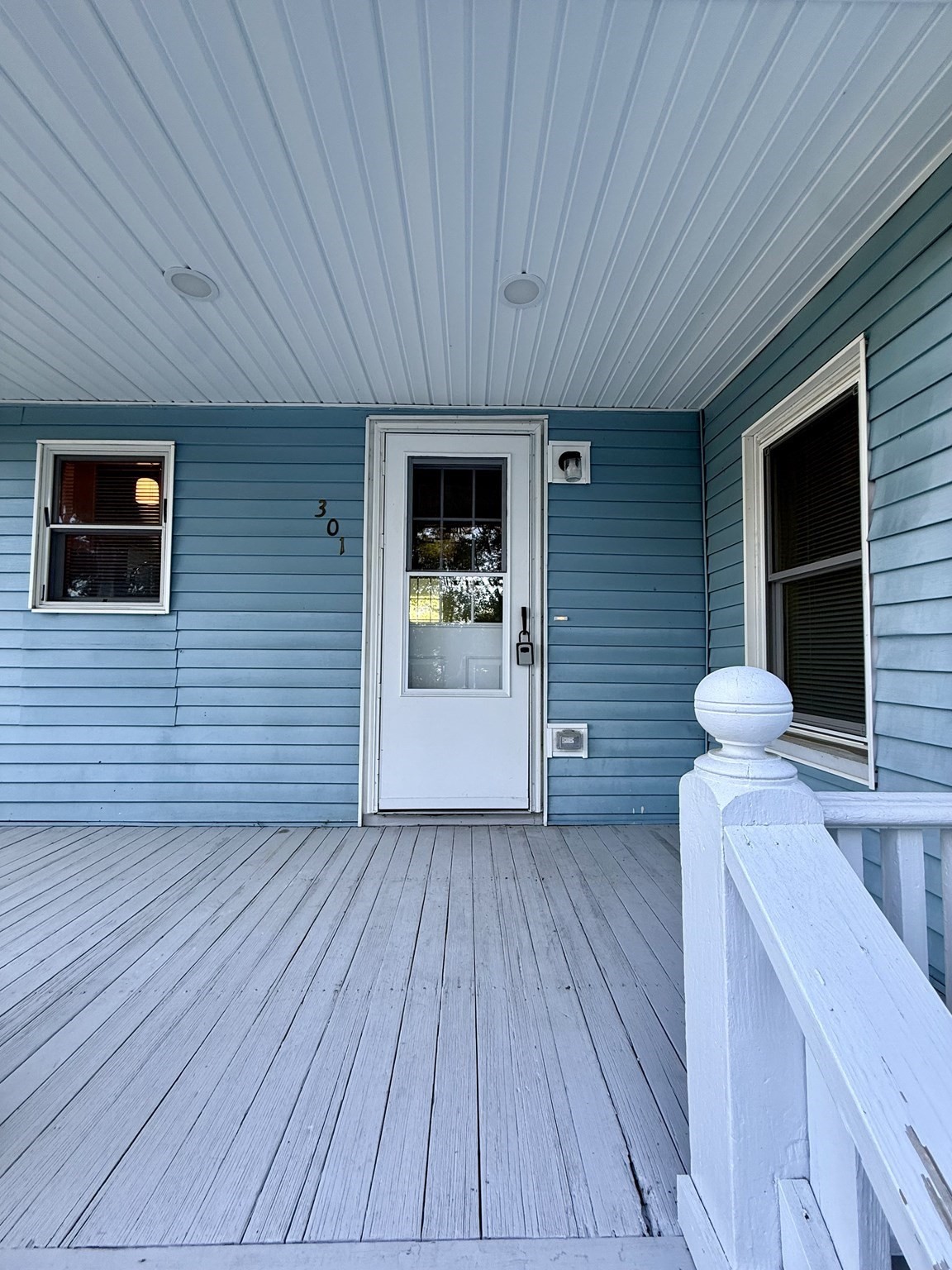 301 Central St Property Photo 3