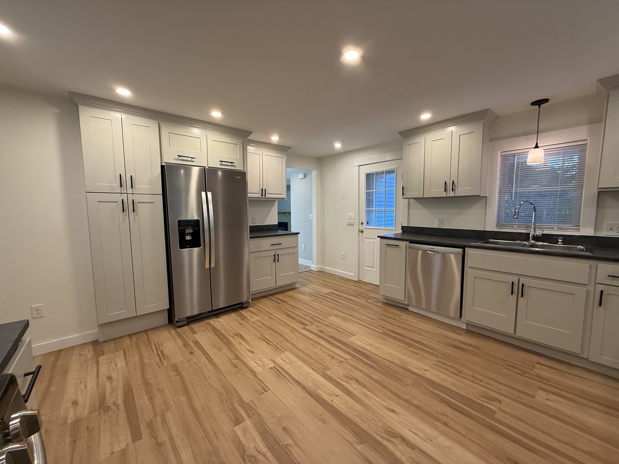 301 Central St Property Photo 6