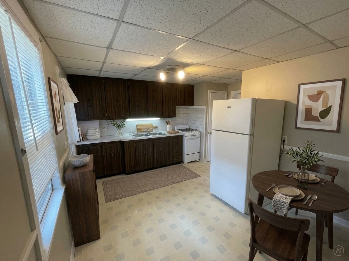 126 Lowell St # F Property Photo 3