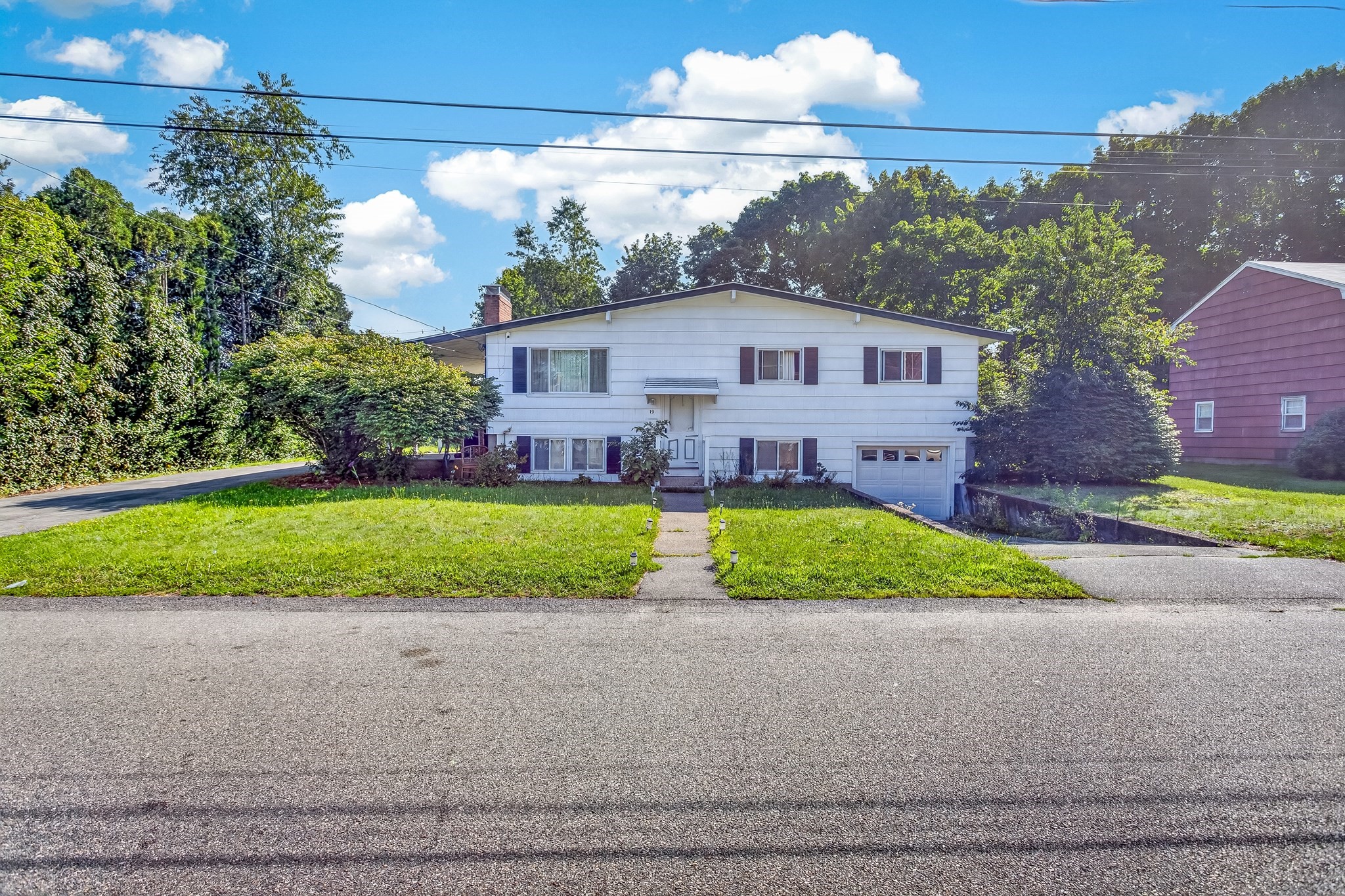19 Oak Ridge Dr E Property Photo 1