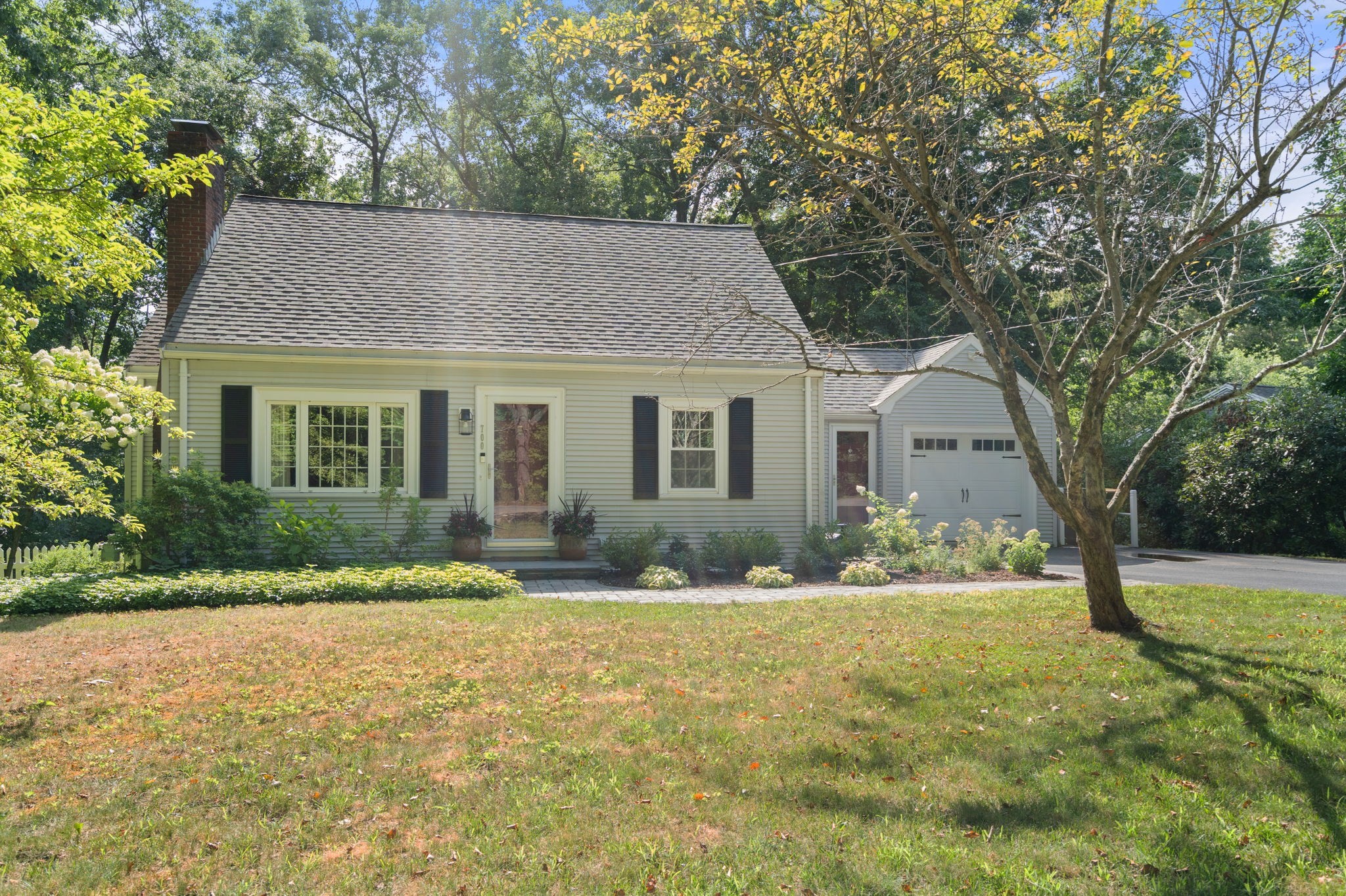 700 Grove St Property Photo 2