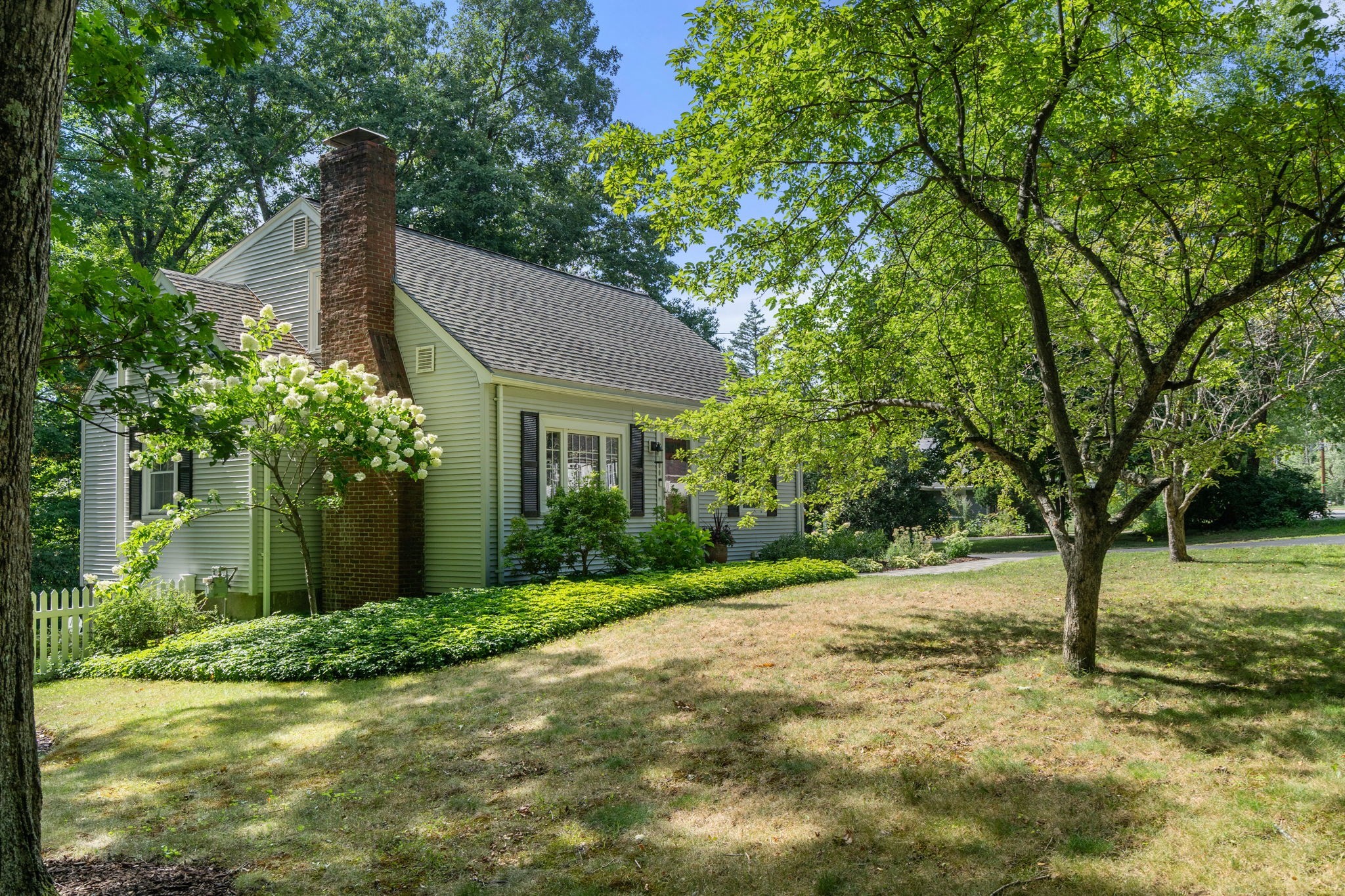 700 Grove St Property Photo 3