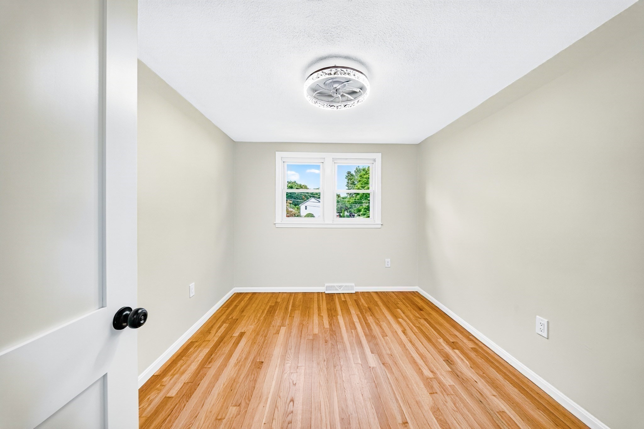 9 Valerie Ave Property Photo 15