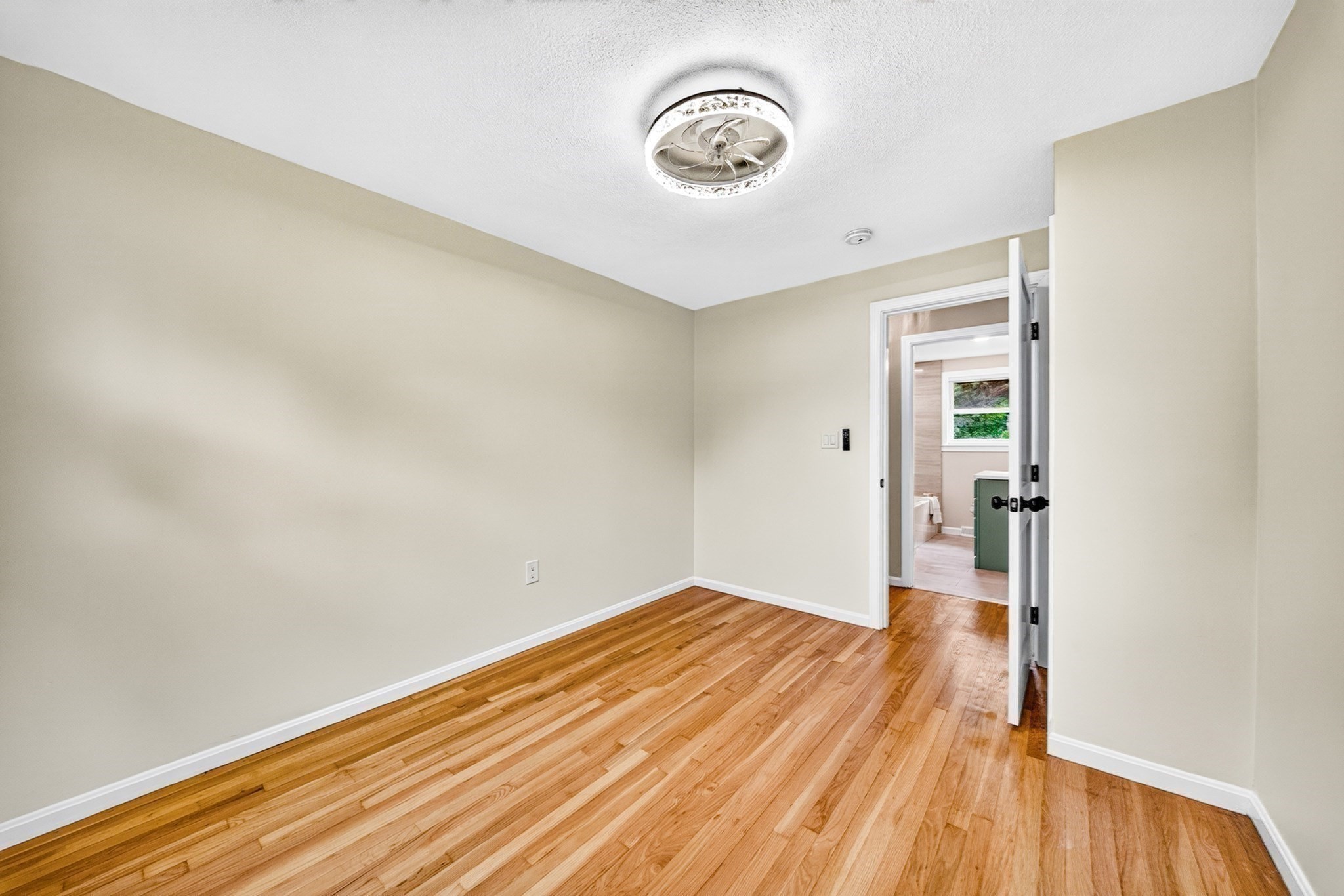 9 Valerie Ave Property Photo 16
