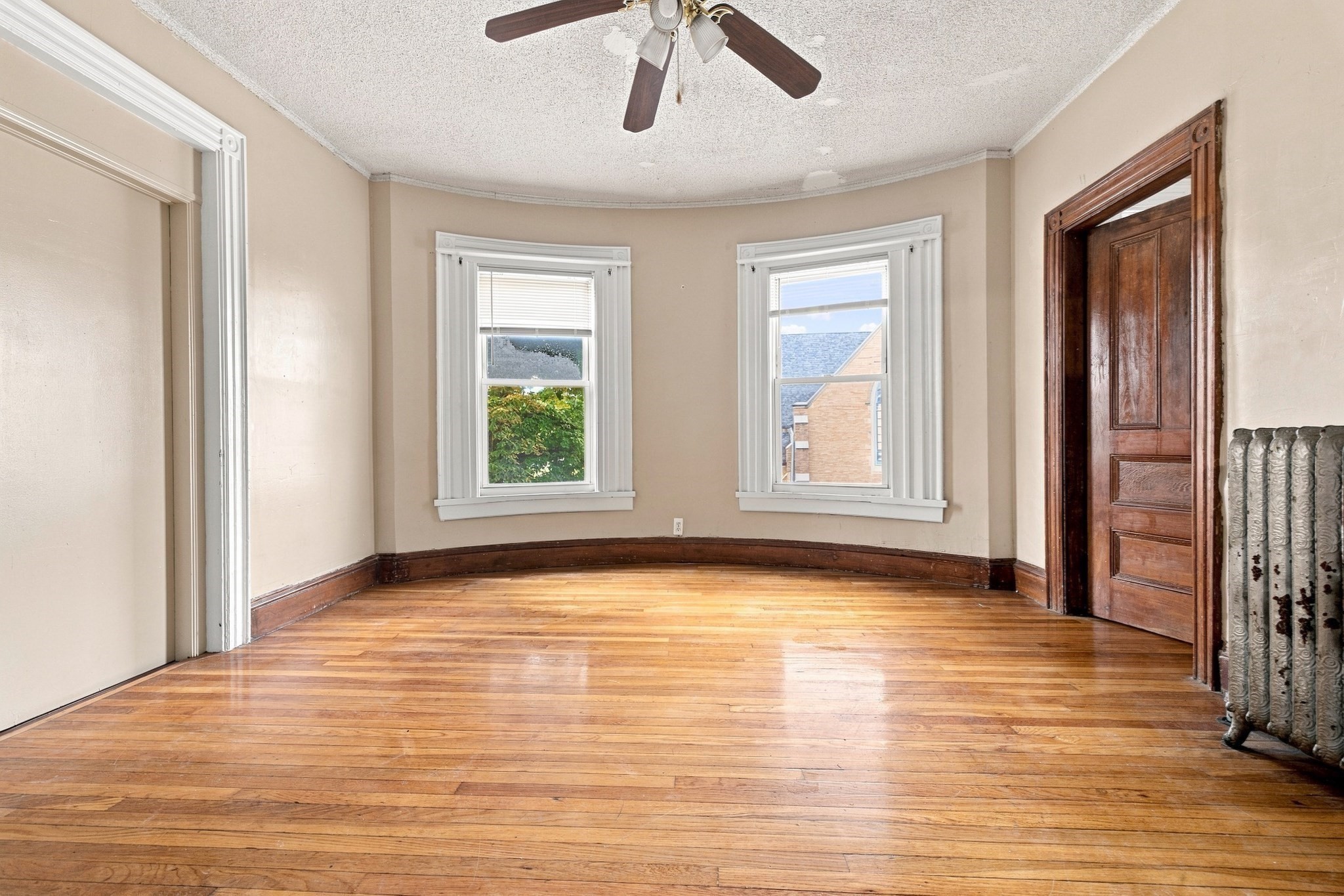 472 Warren Street Property Photo 7