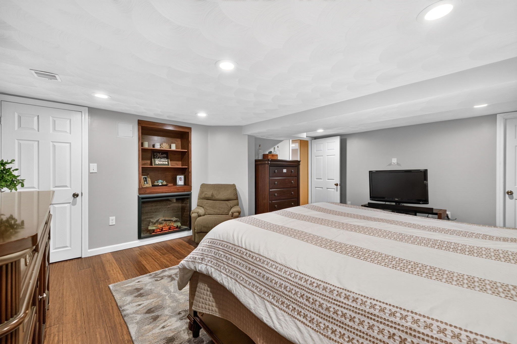 215 Mendon Road Property Photo 32