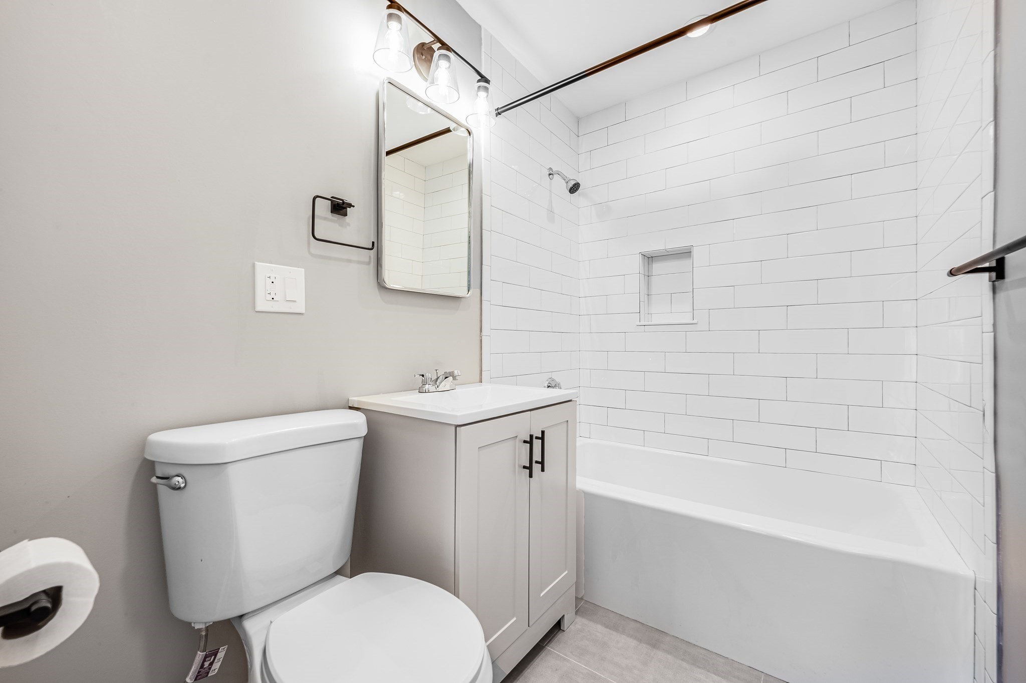 16 Waldemar Ave # 104 Property Photo 2