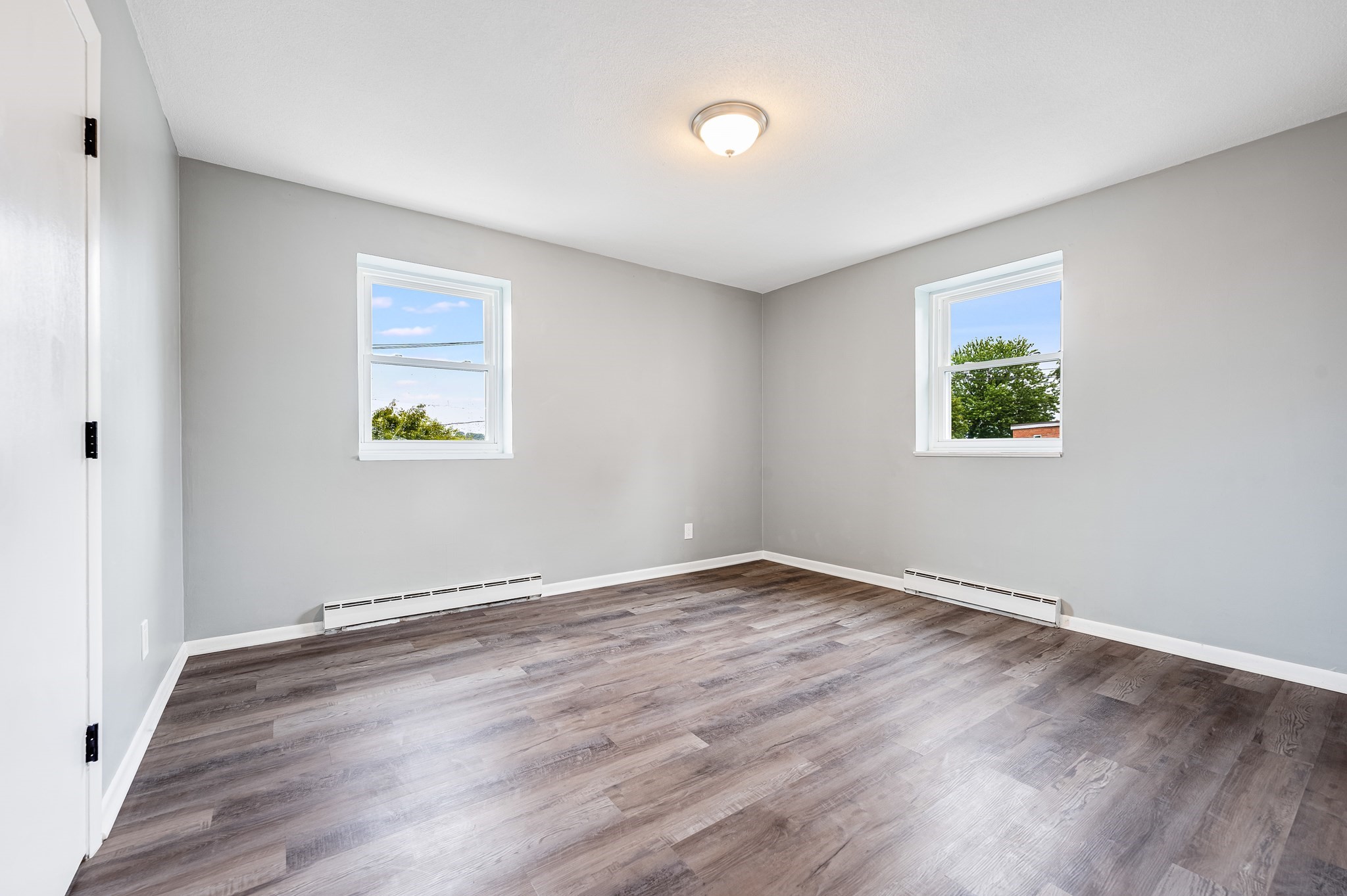 16 Waldemar Ave # 104 Property Photo 6