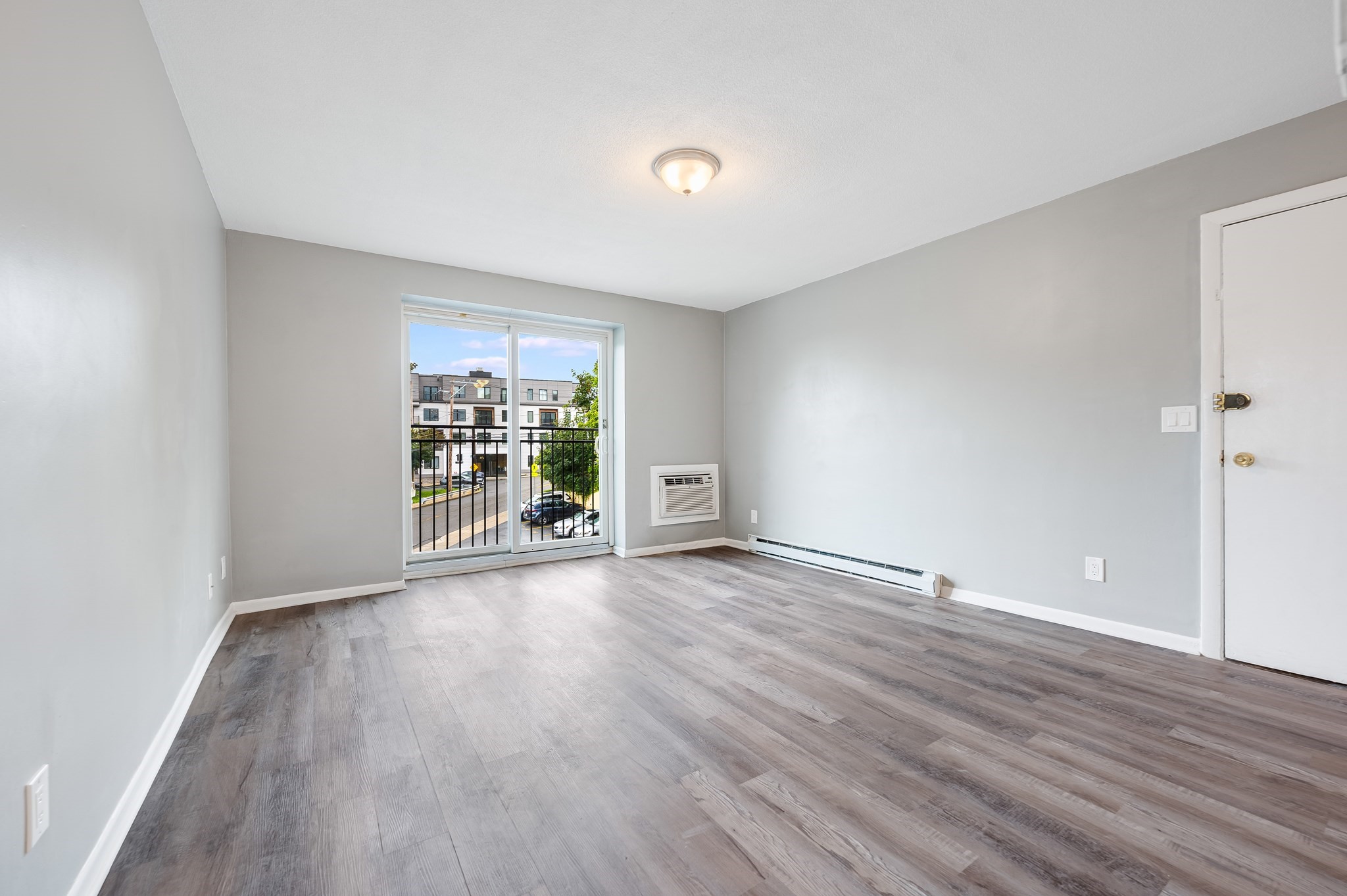 16 Waldemar Ave # 104 Property Photo 8