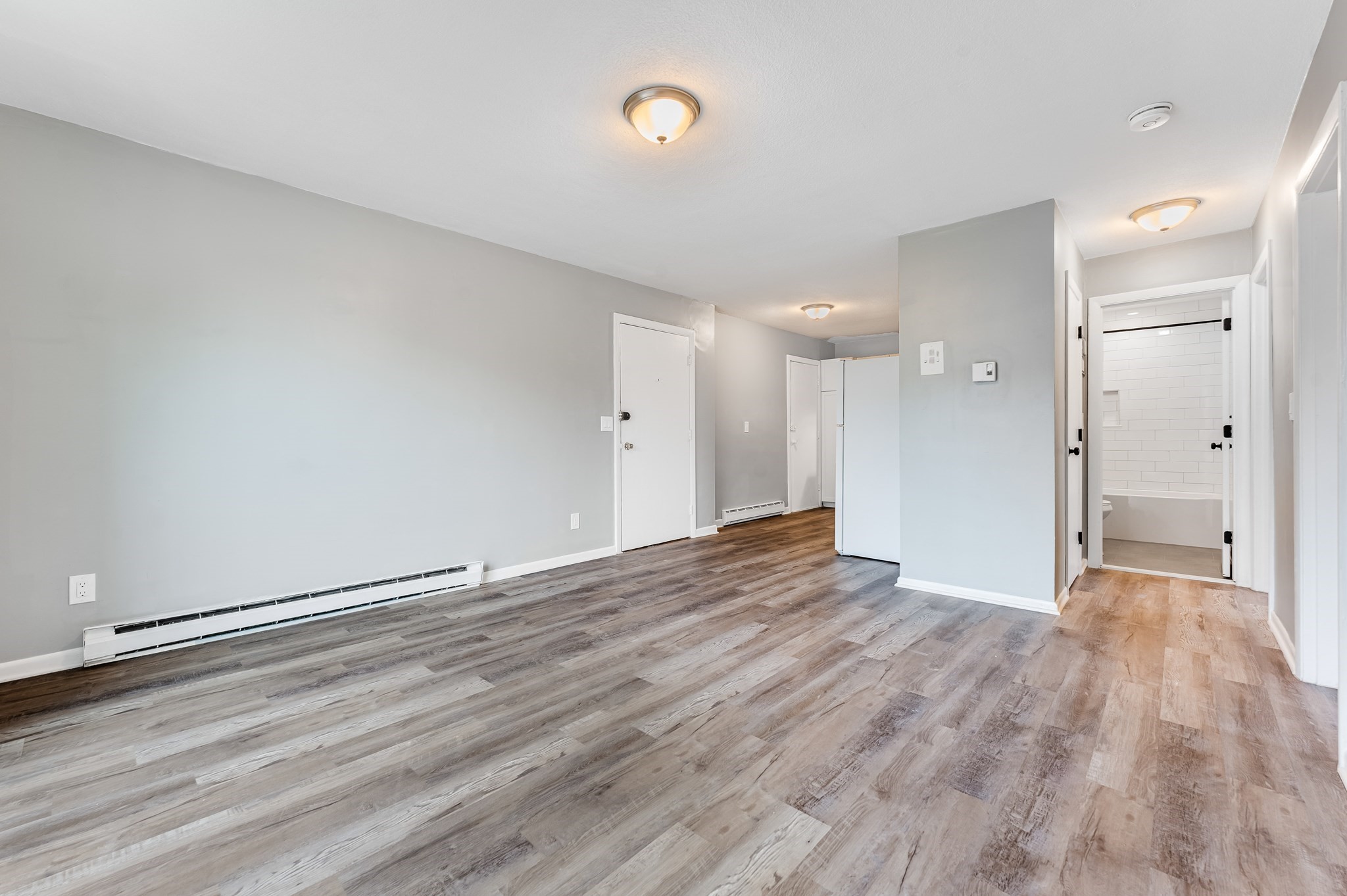 16 Waldemar Ave # 104 Property Photo 10