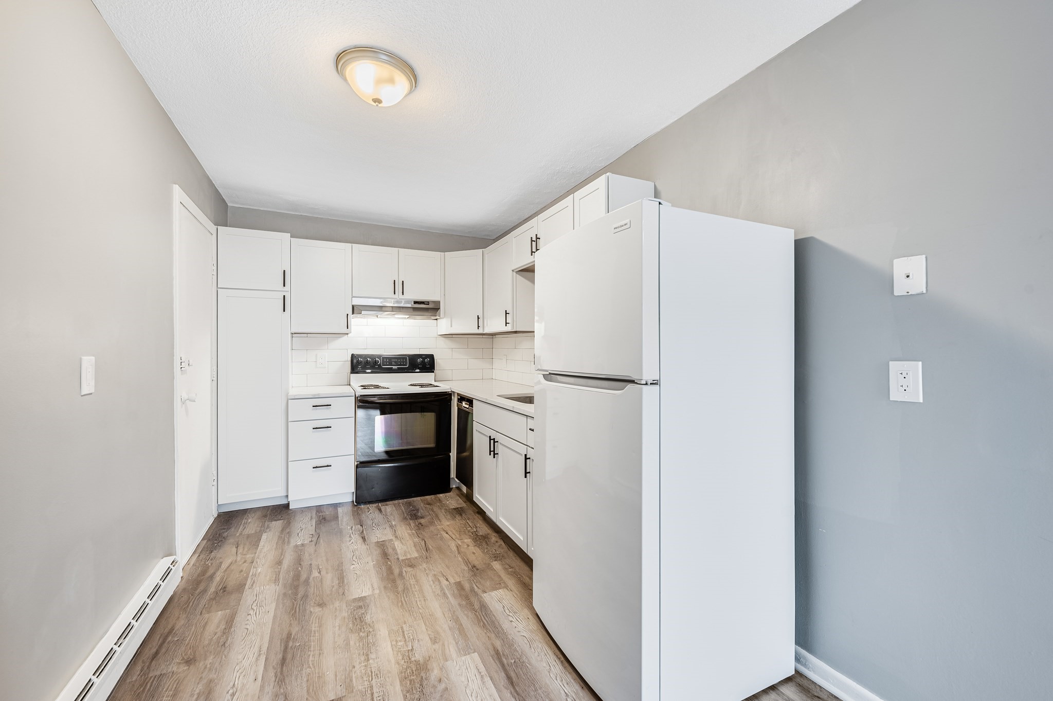 16 Waldemar Ave # 104 Property Photo 12