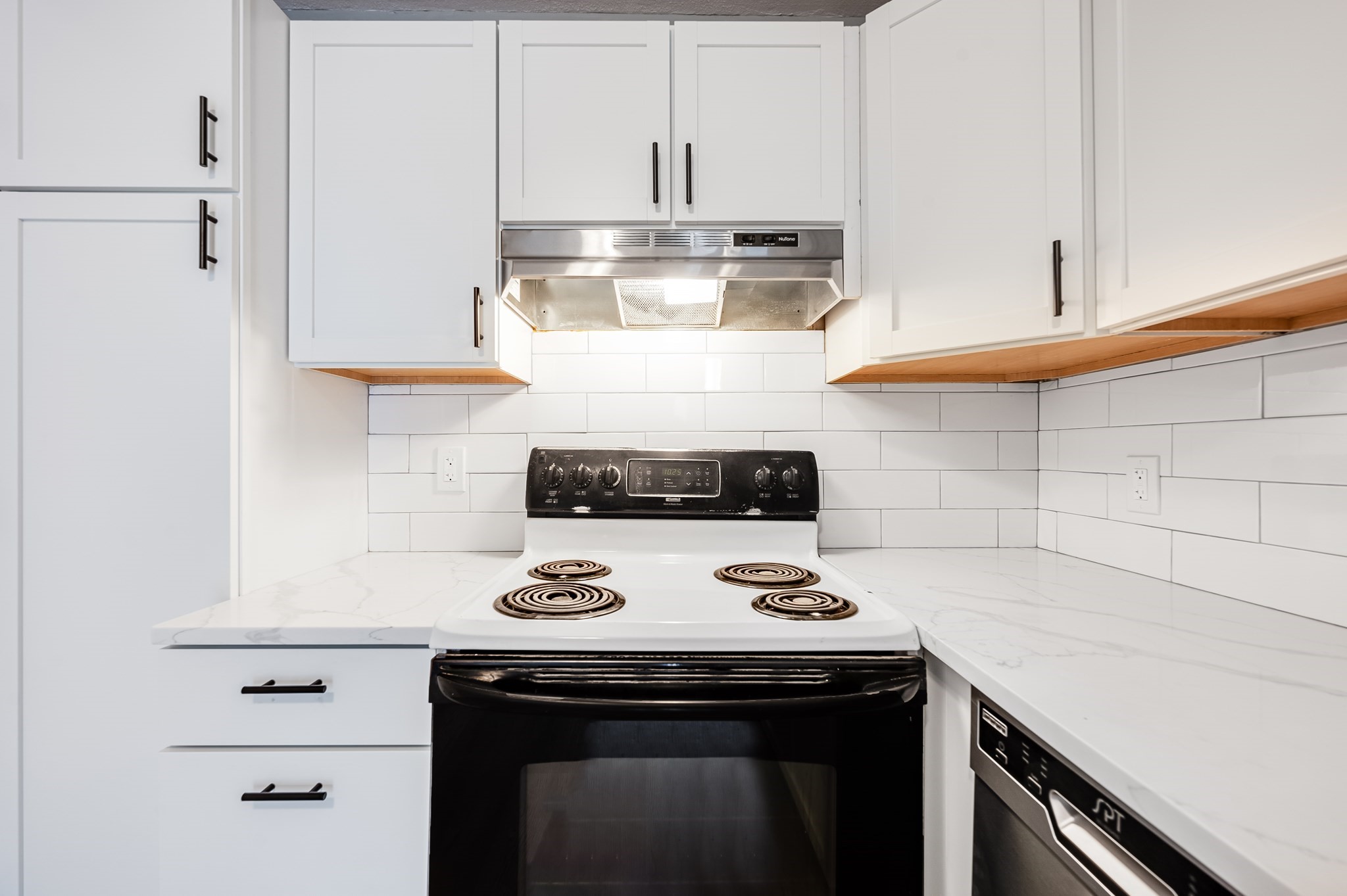16 Waldemar Ave # 104 Property Photo 15