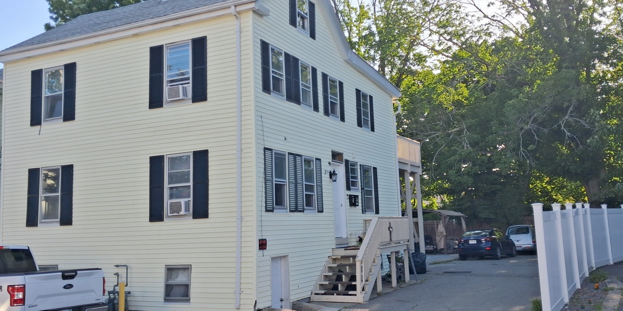 90 School St Property Photo 2
