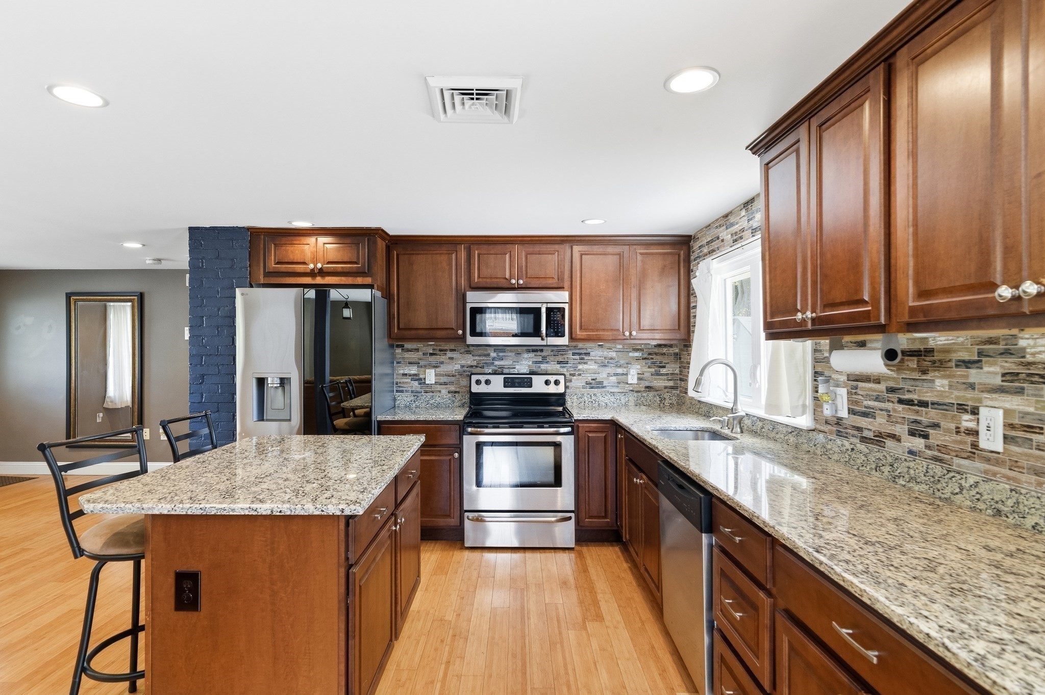 25 Marie Ave. Property Photo 6