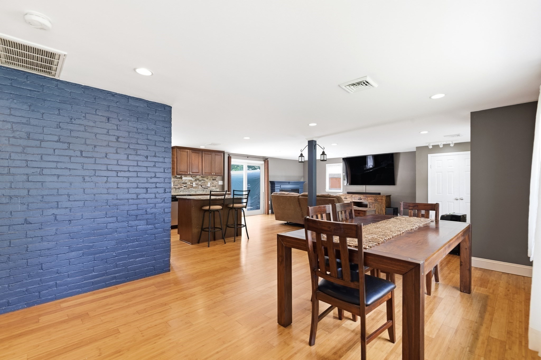 25 Marie Ave. Property Photo 8