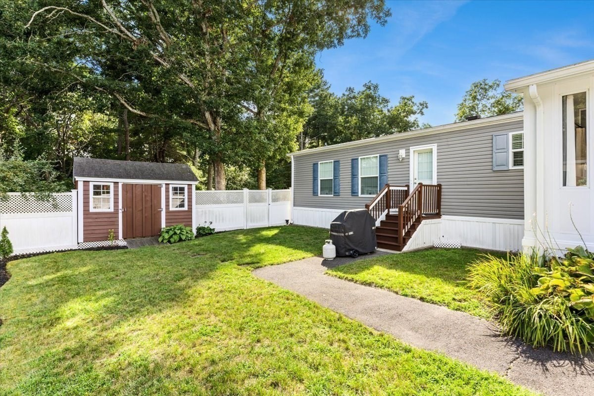 17 Deer Hill Ln Property Photo 2