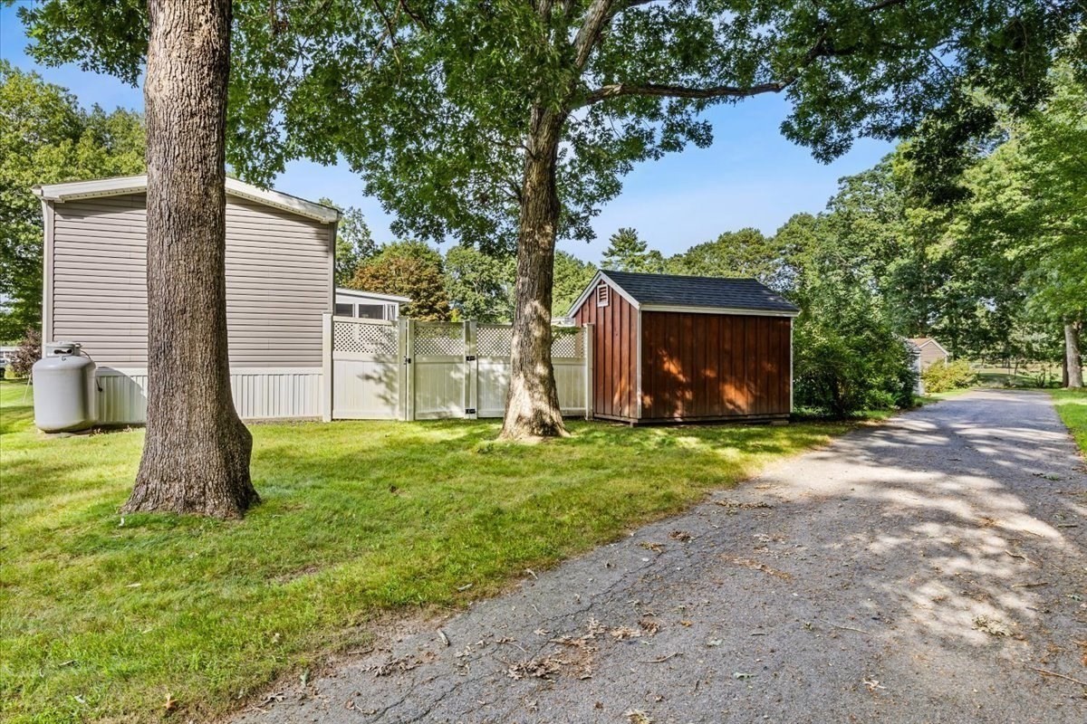 17 Deer Hill Ln Property Photo 3