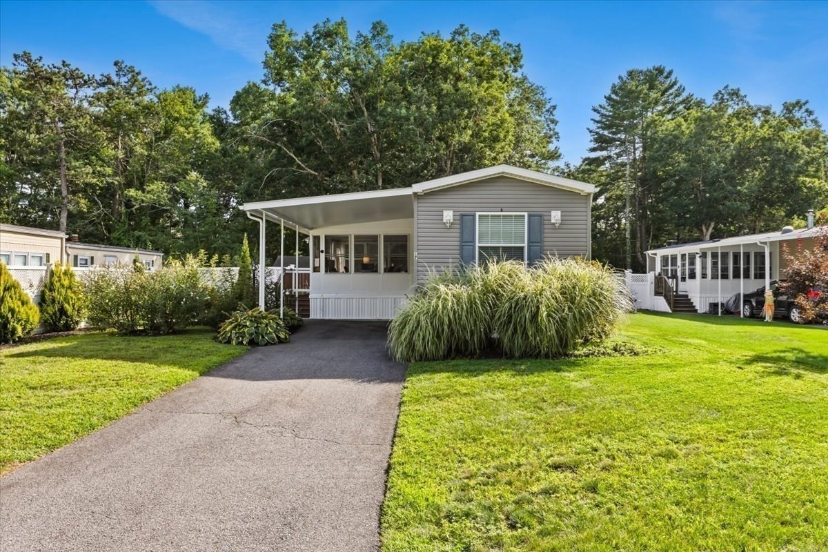 17 Deer Hill Ln Property Photo 5