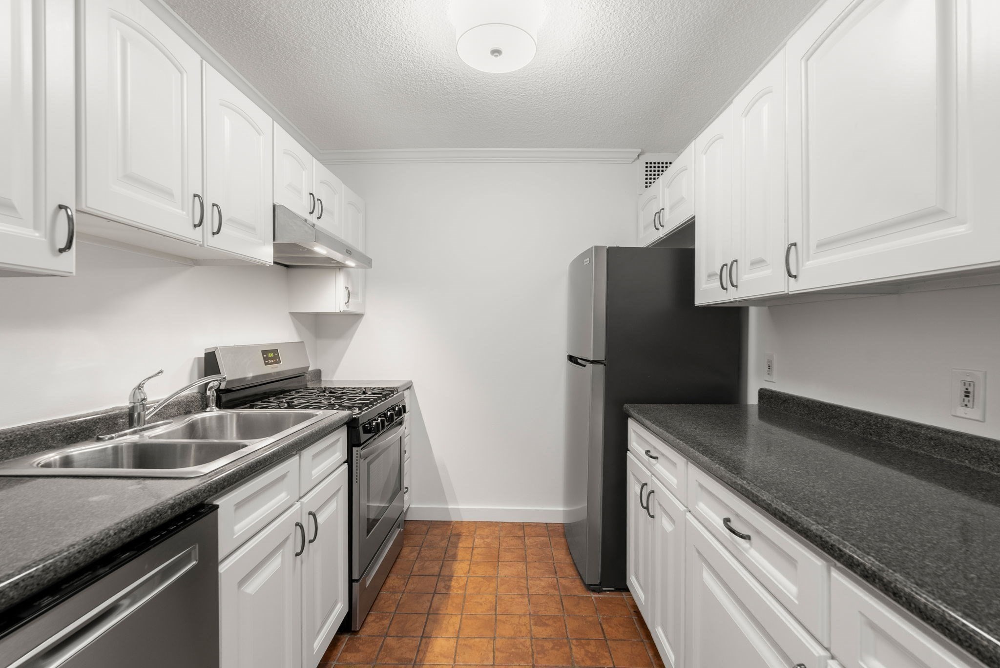 33 Pond Ave # 523 Property Photo 5