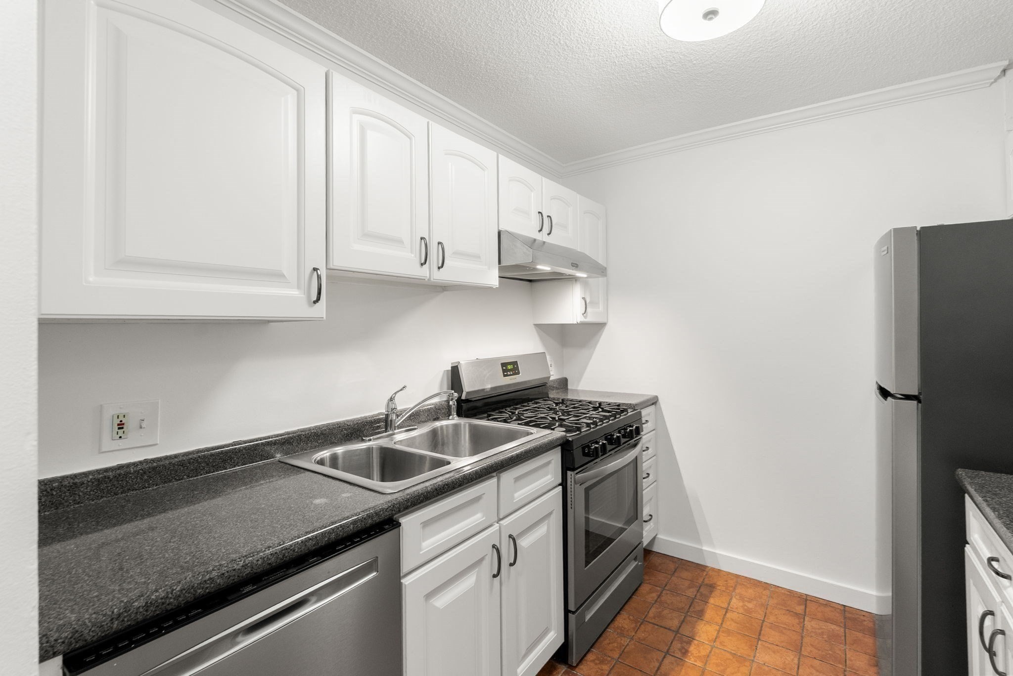 33 Pond Ave # 523 Property Photo 7