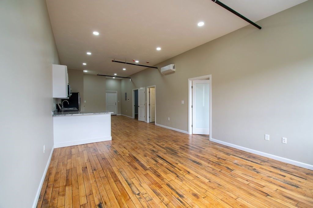 639 Main St. # 202 Property Photo 6