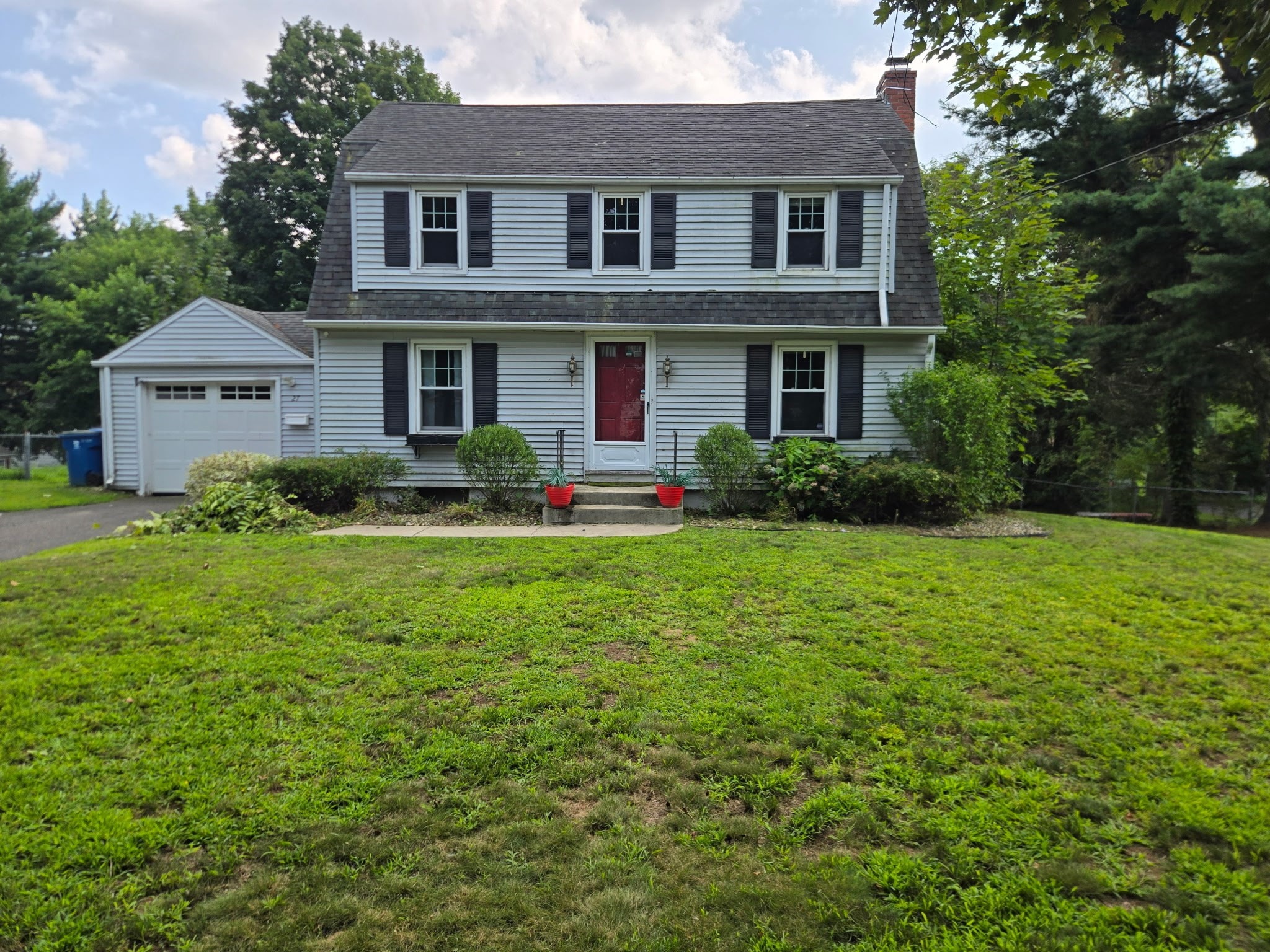 27 Hilltop St Property Photo 1