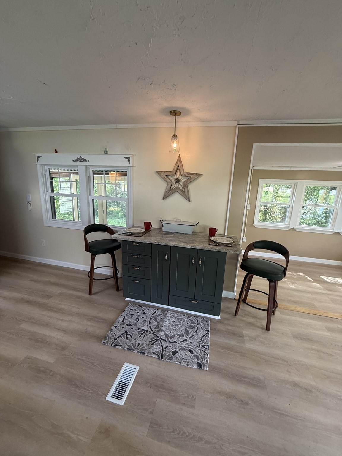 9 Willow Property Photo 6