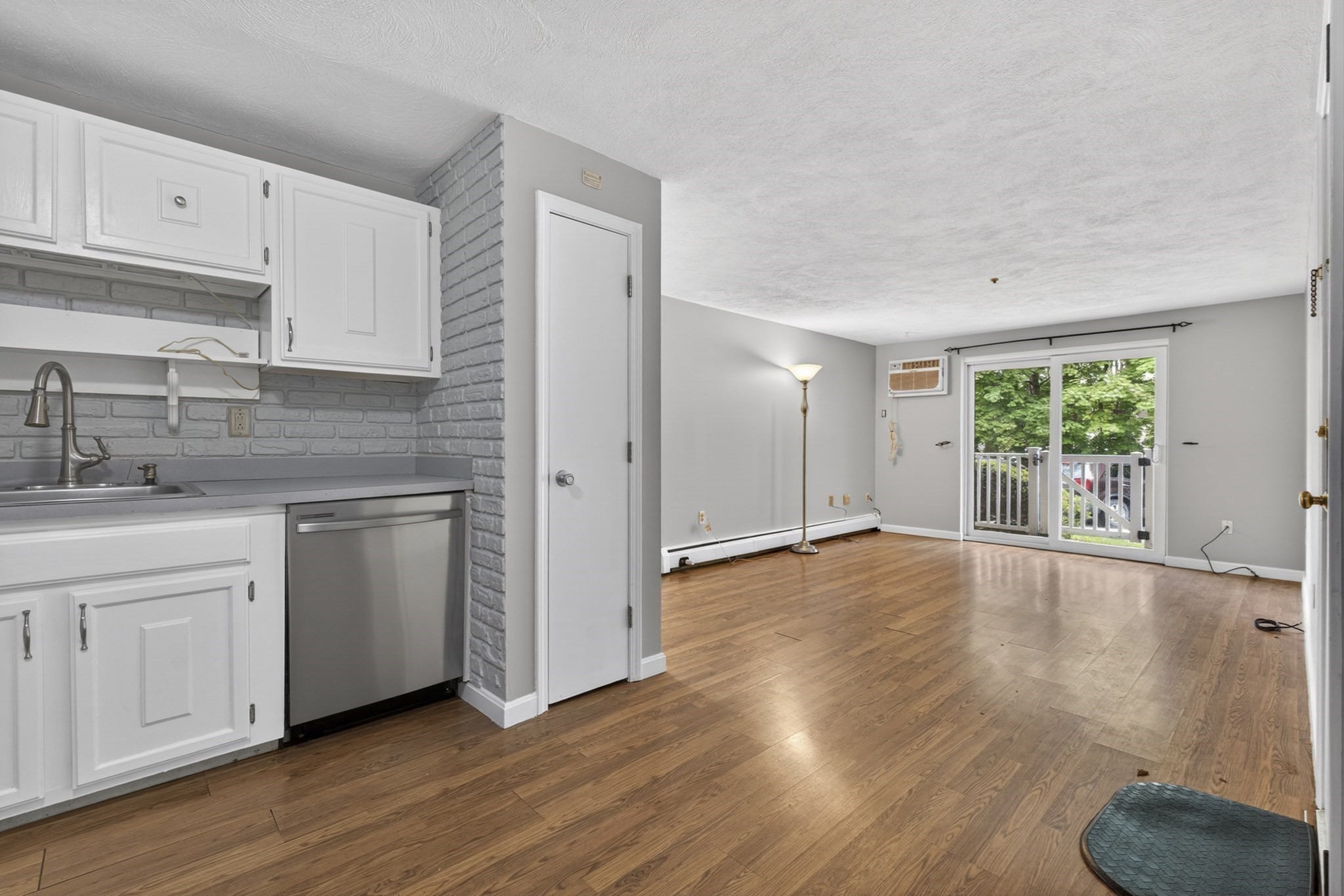 7 Karen Circle # 2a Property Photo 5