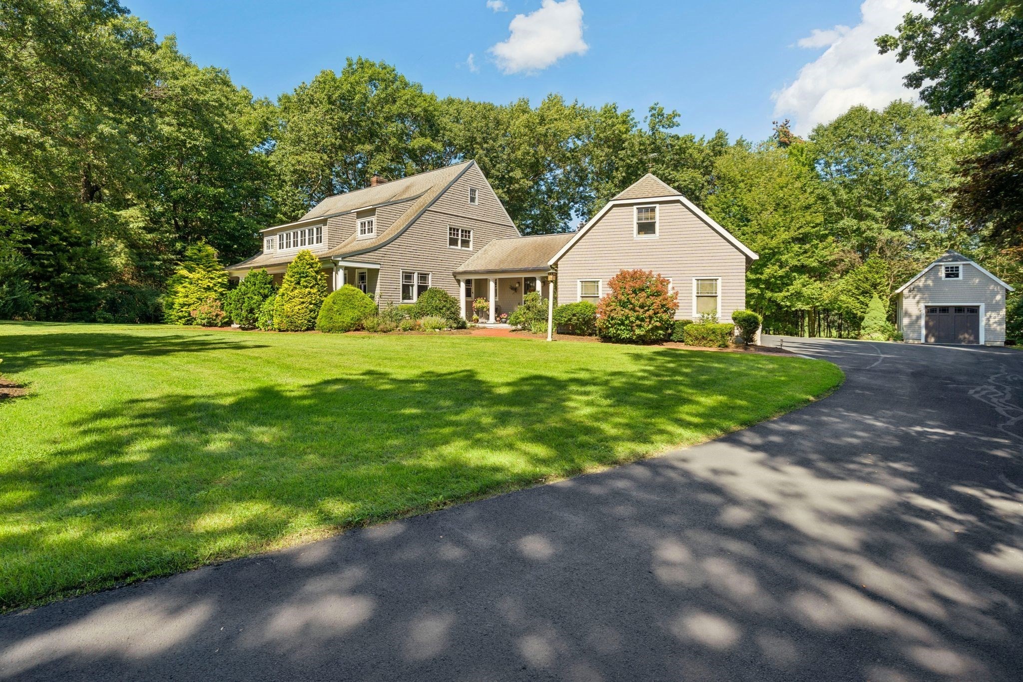 7 Strawberry Hill Ln Property Photo 2
