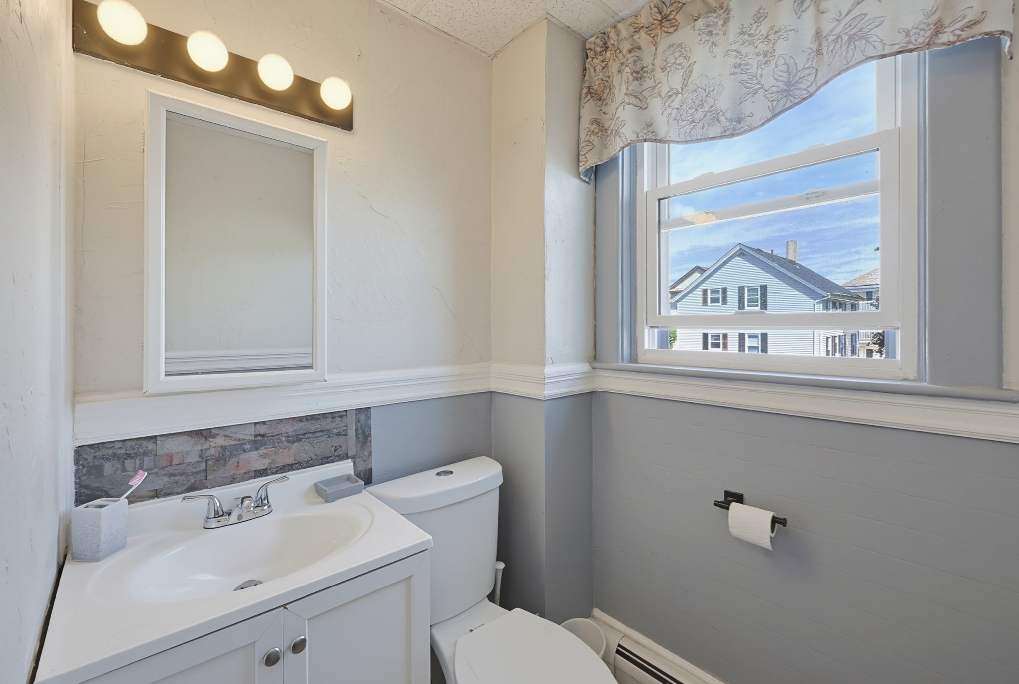 88 Arizona St Property Photo 15