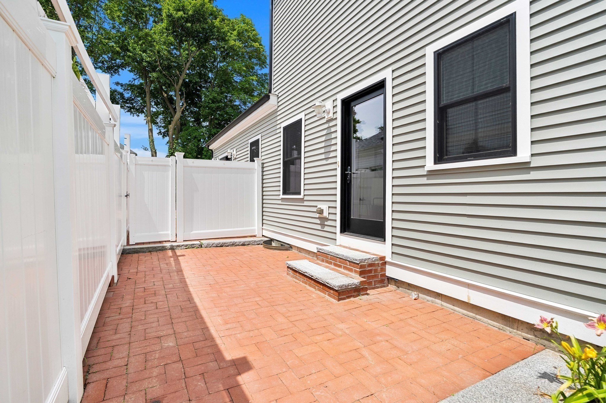 20 Plain St Property Photo 29