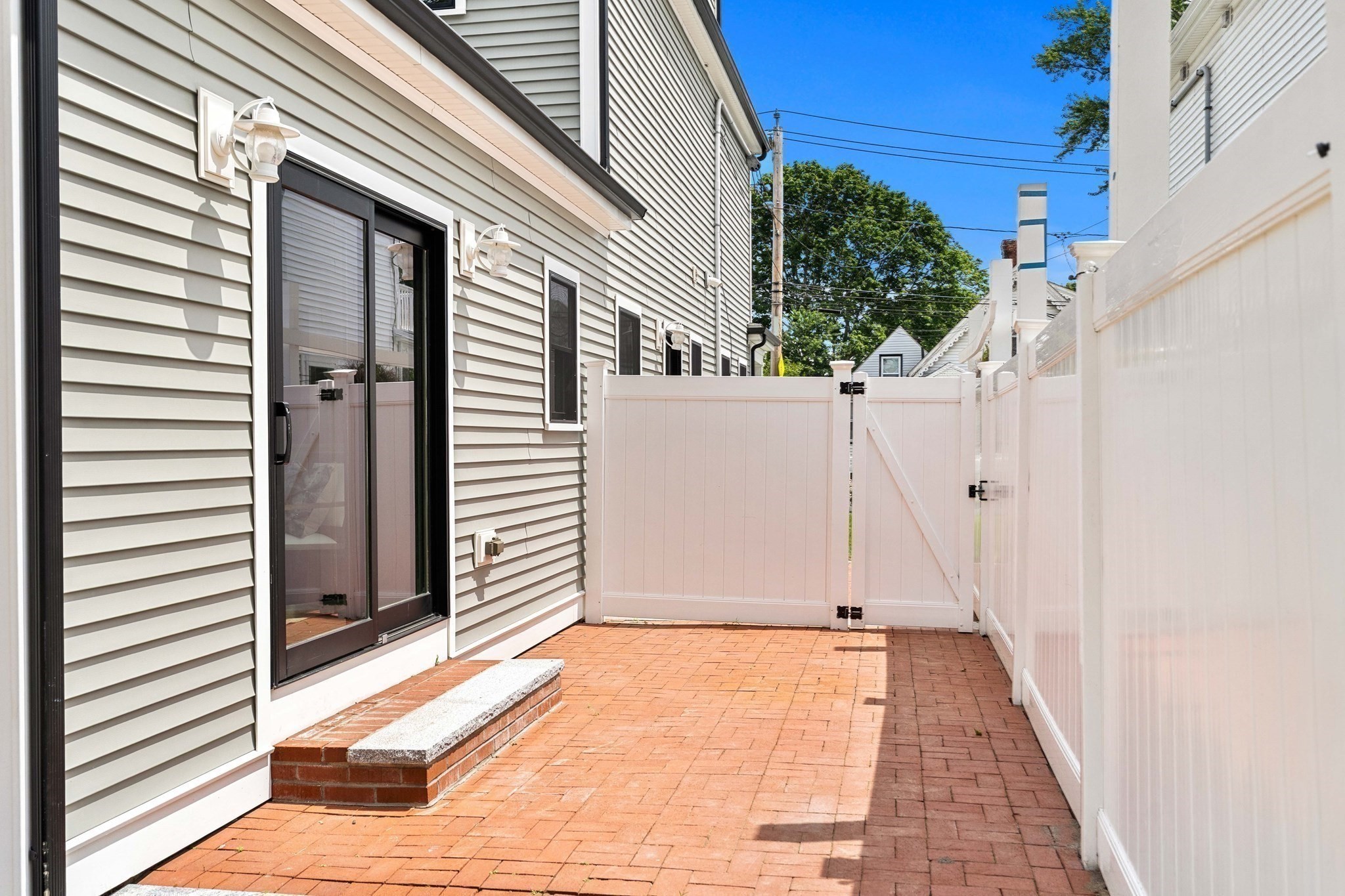20 Plain St Property Photo 30