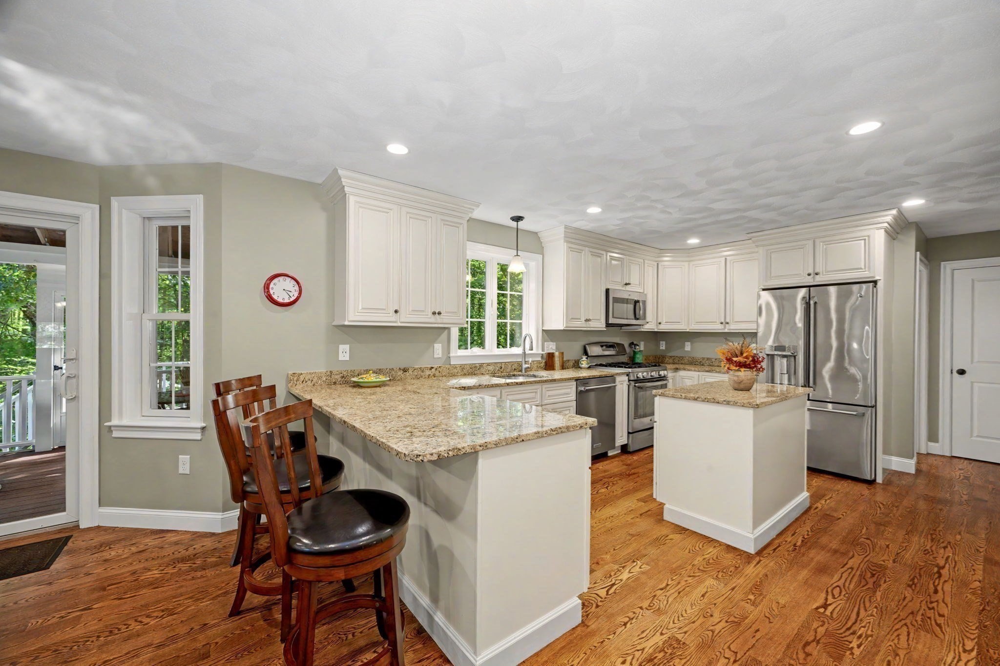 44 Ashwood Ave Property Photo 3