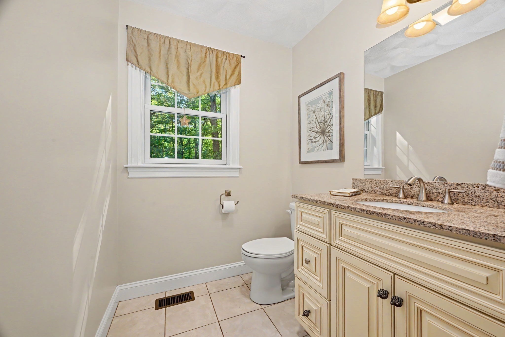 44 Ashwood Ave Property Photo 15