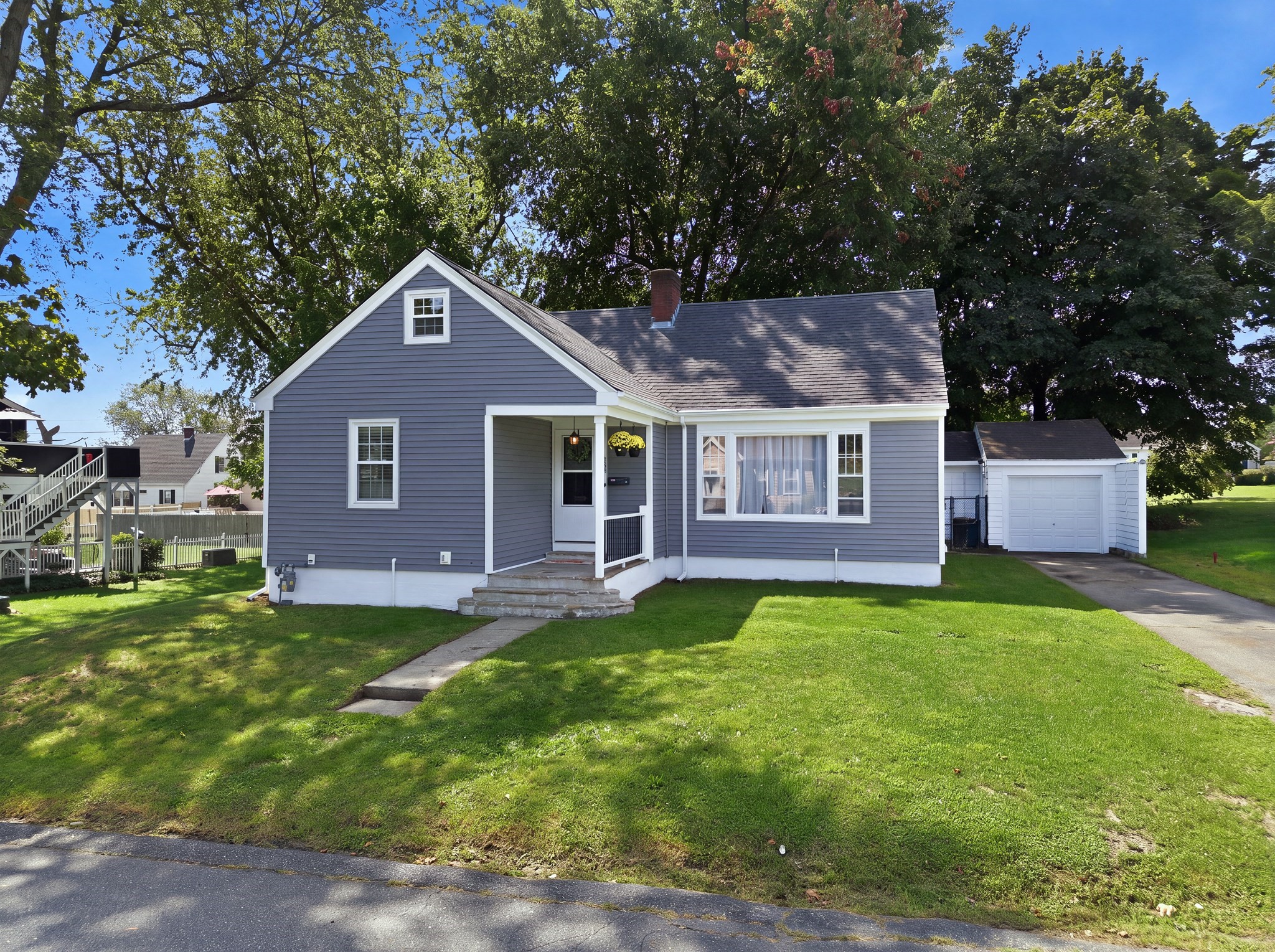 283 Longhill Ave Property Photo 3
