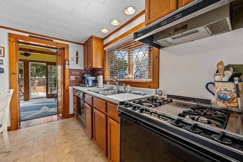 16 Lawrence Rd Property Photo 12