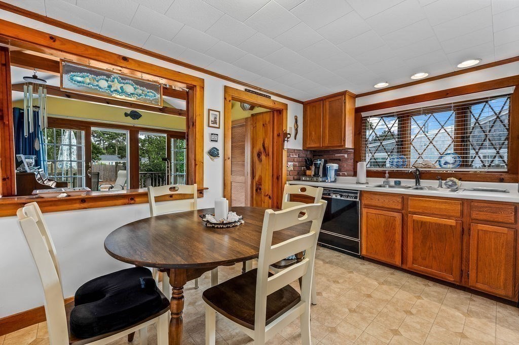 16 Lawrence Rd Property Photo 13