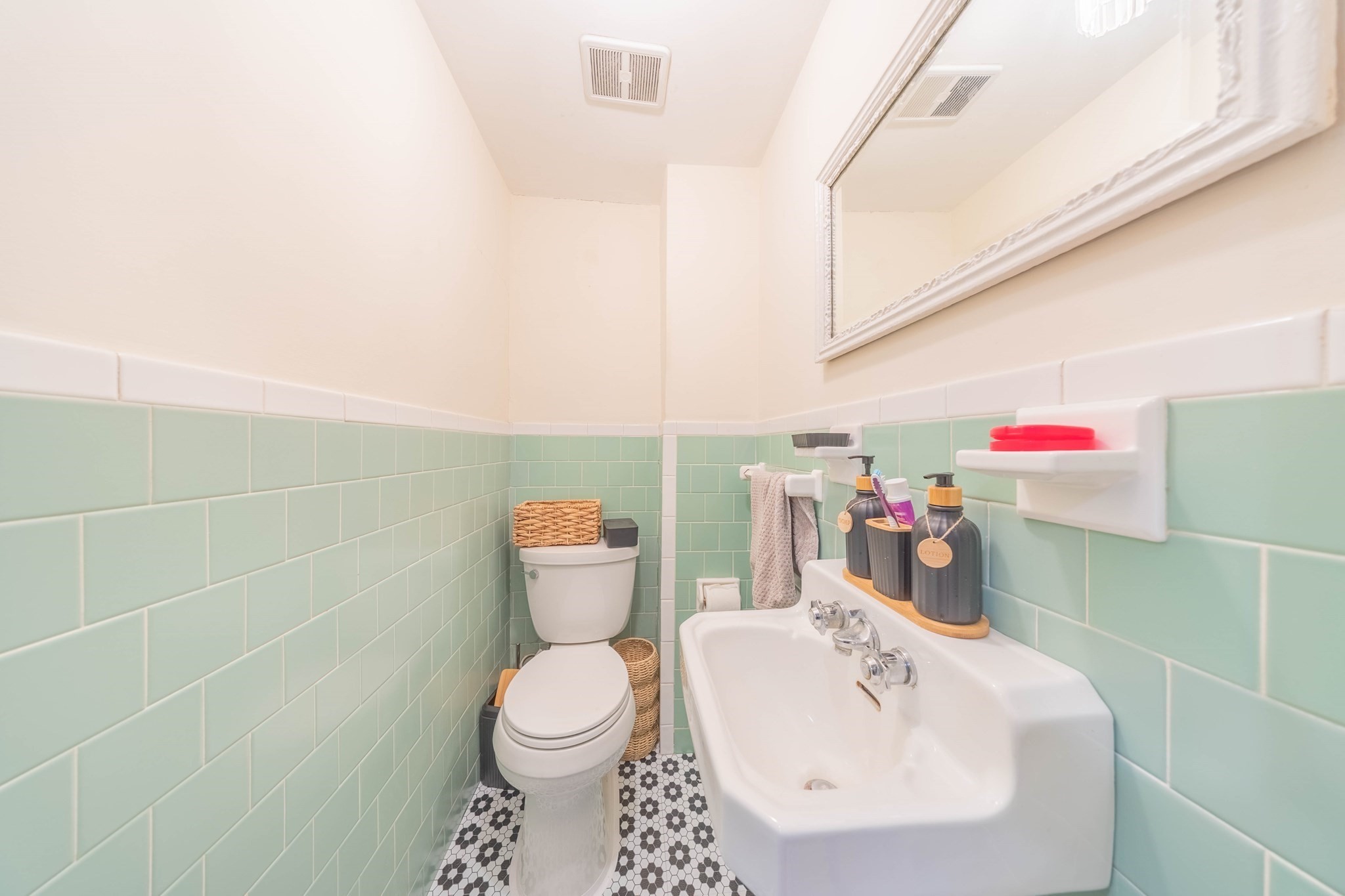 1712 Beacon St # 2 Property Photo 5
