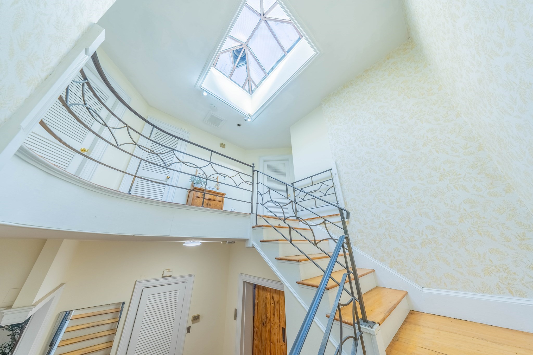 1712 Beacon St # 2 Property Photo 8