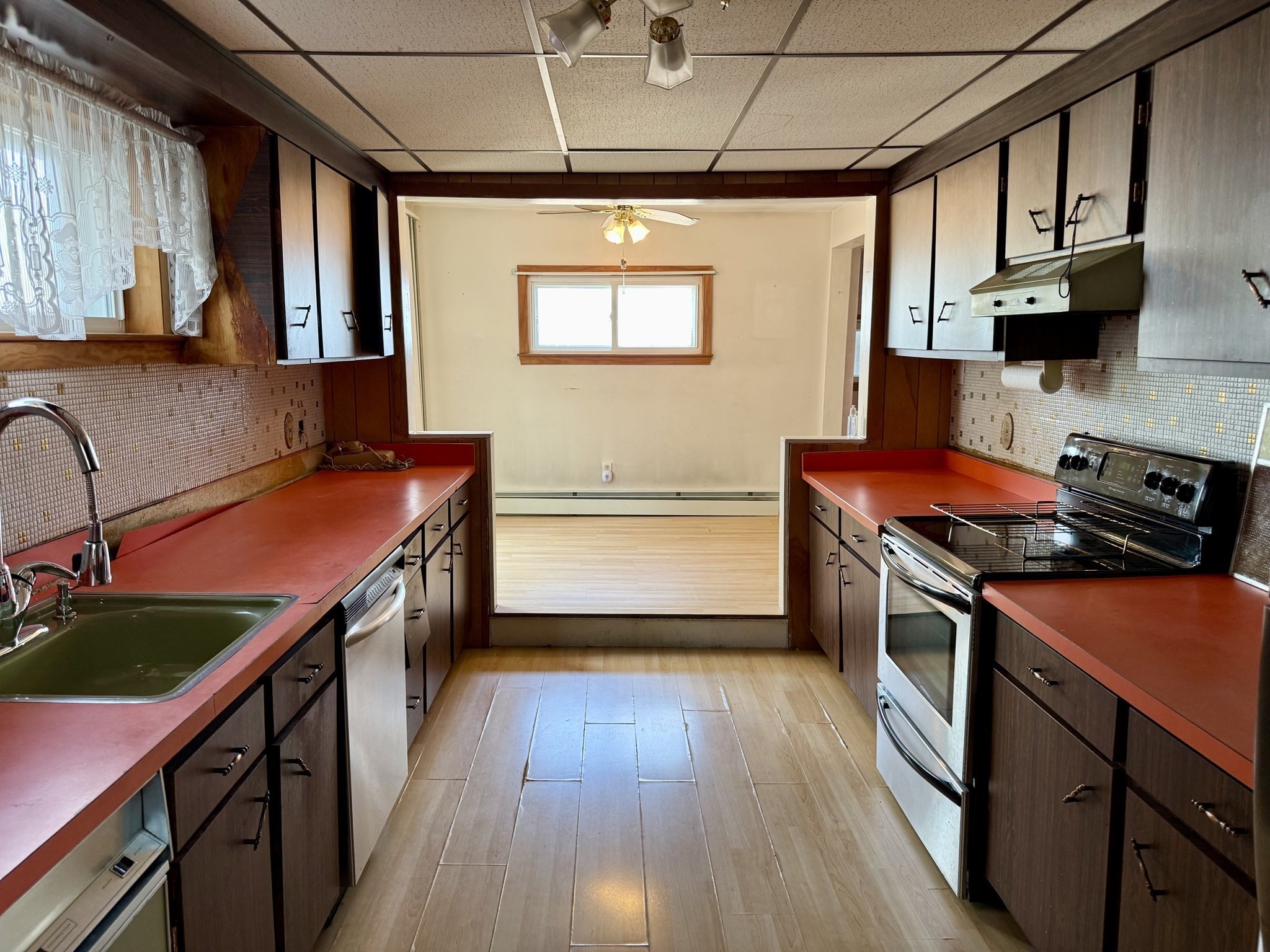 83 Bellingham Ave Property Photo 5