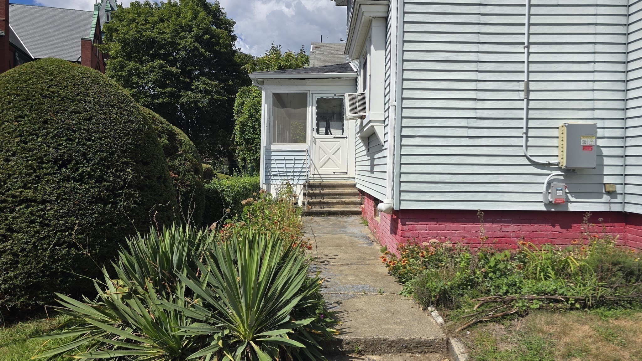 38 Pleasant St Property Photo 5