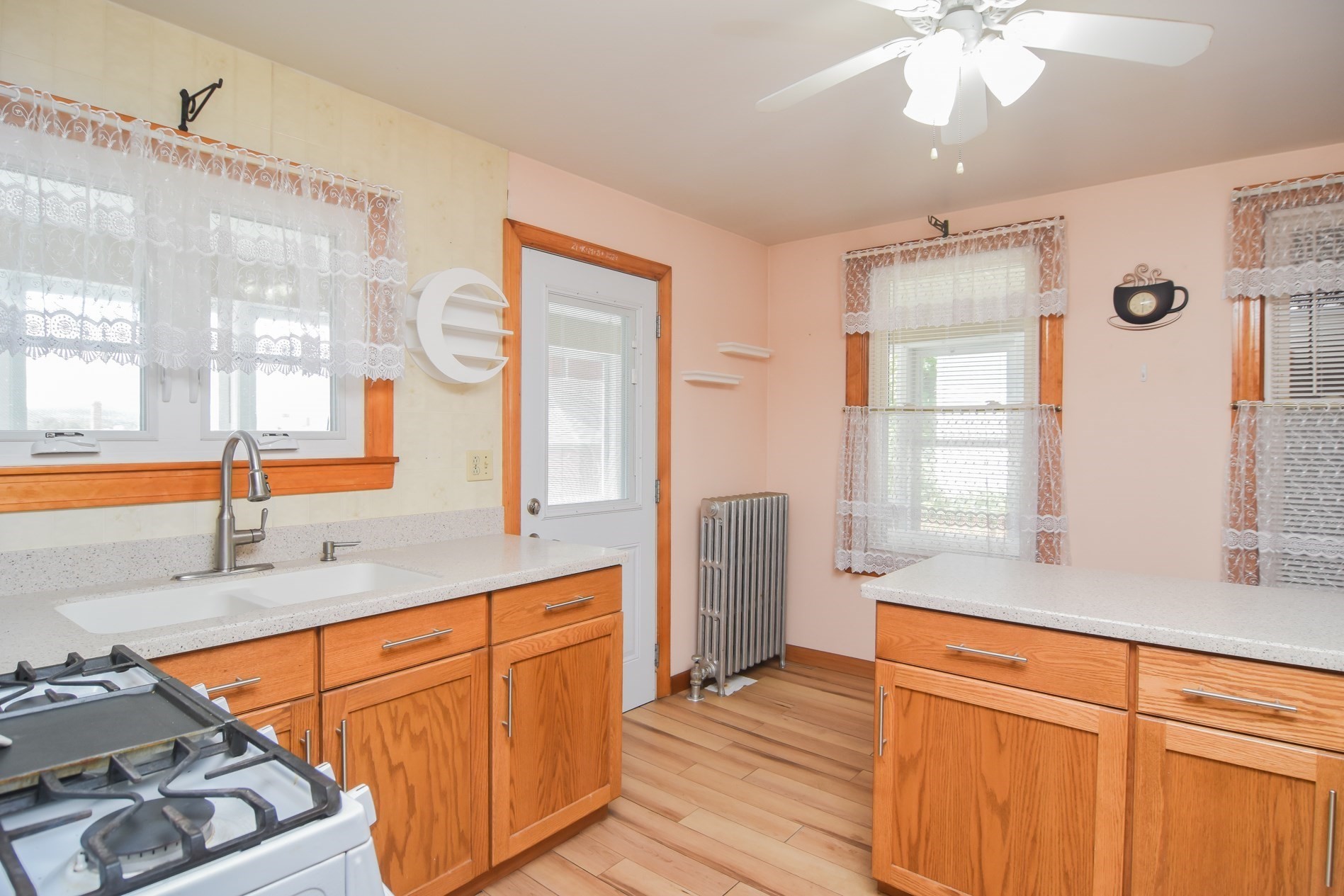 38 Pleasant St Property Photo 20