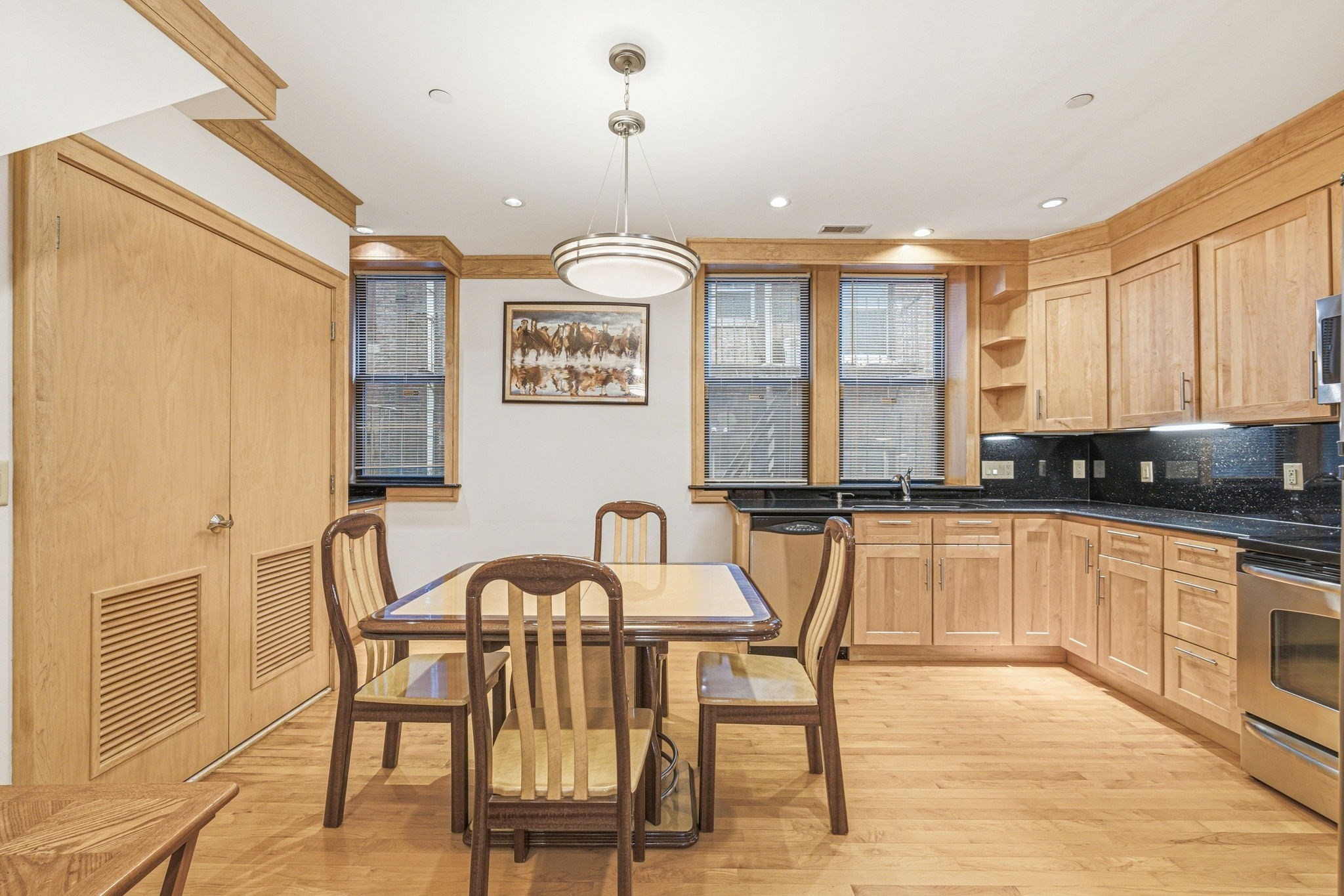34 Harrison Avenue # B Property Photo 8