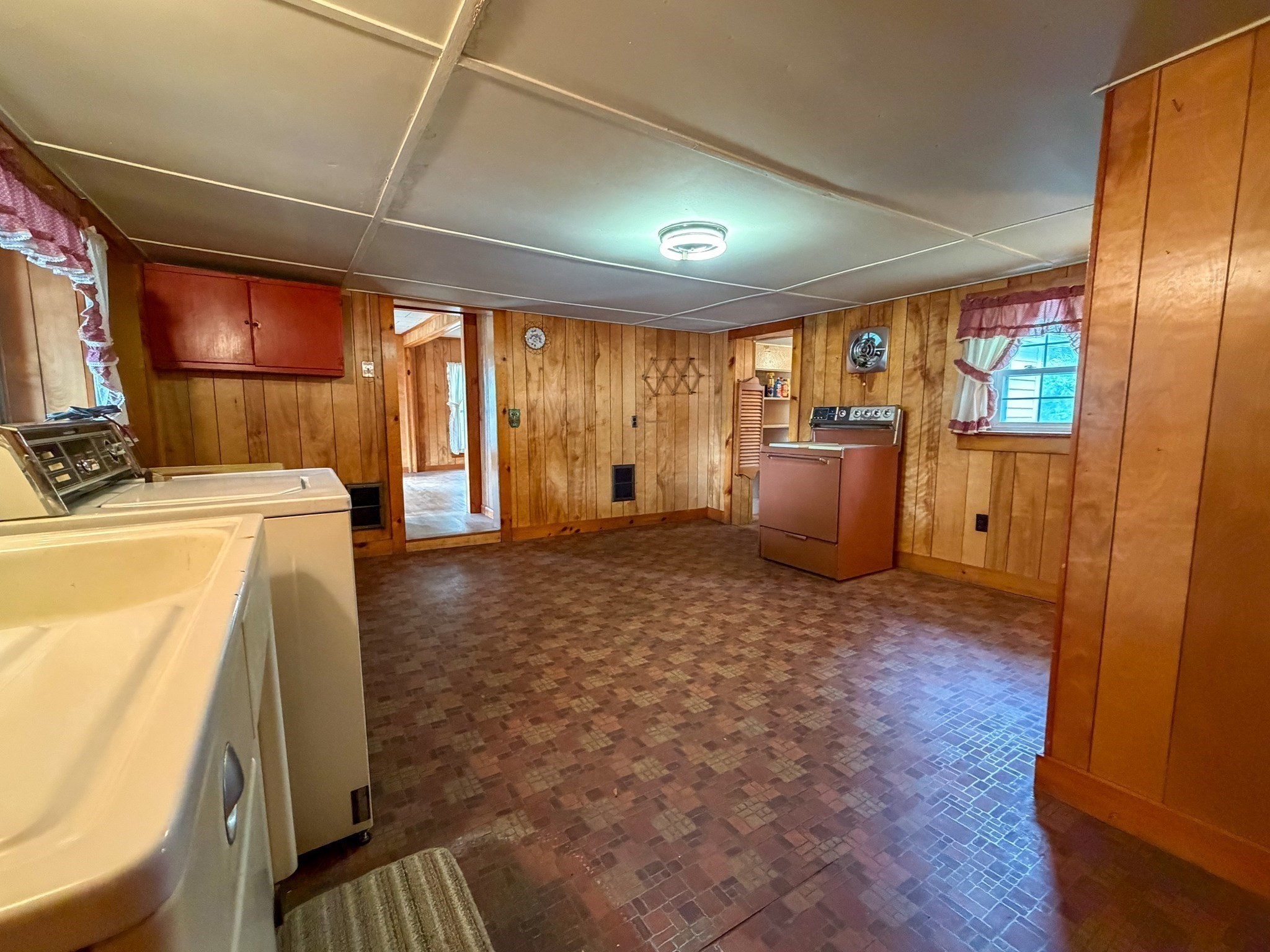 1386 Pleasant St Property Photo 11