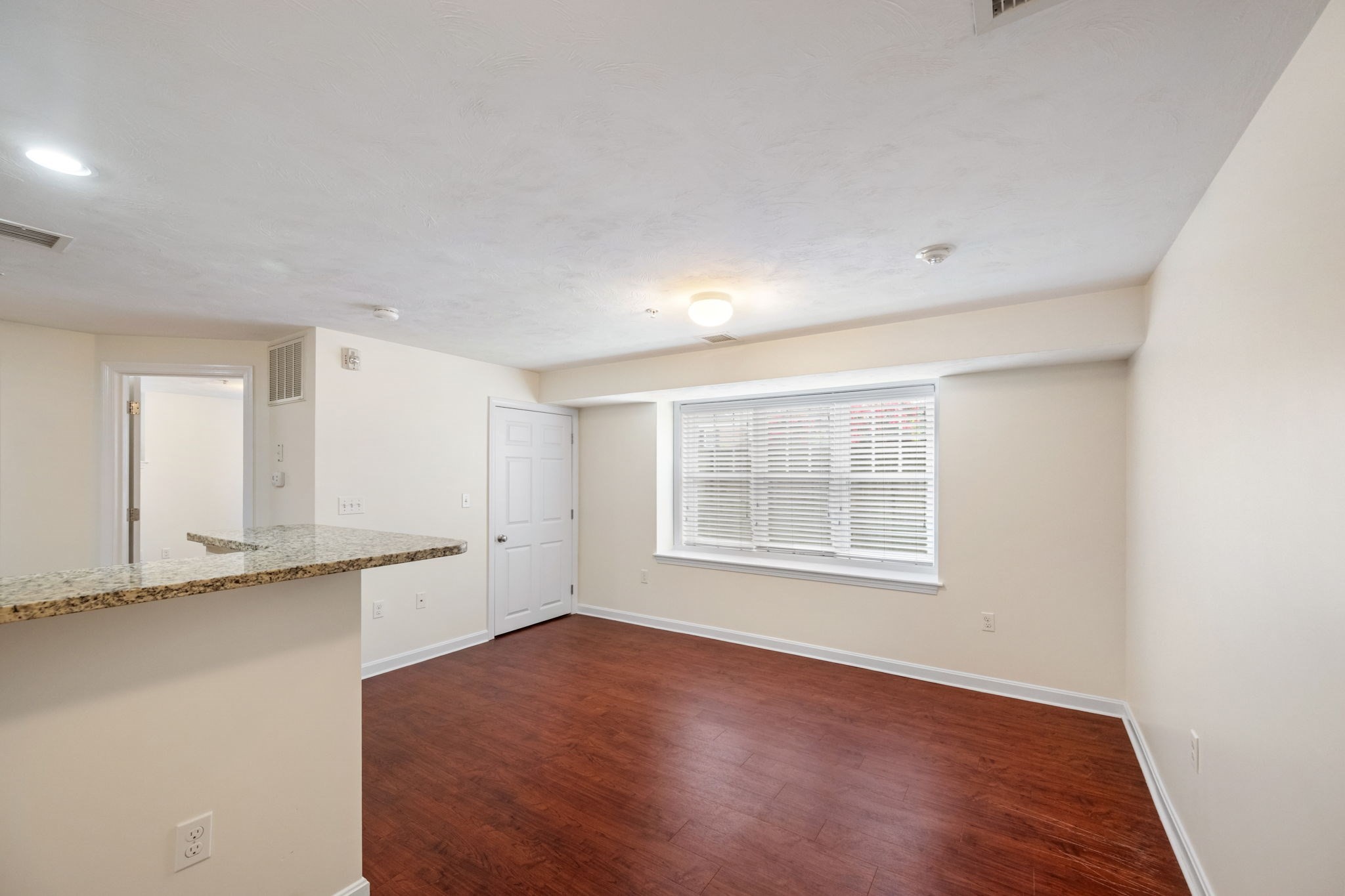 289 North Ave Property Photo 12