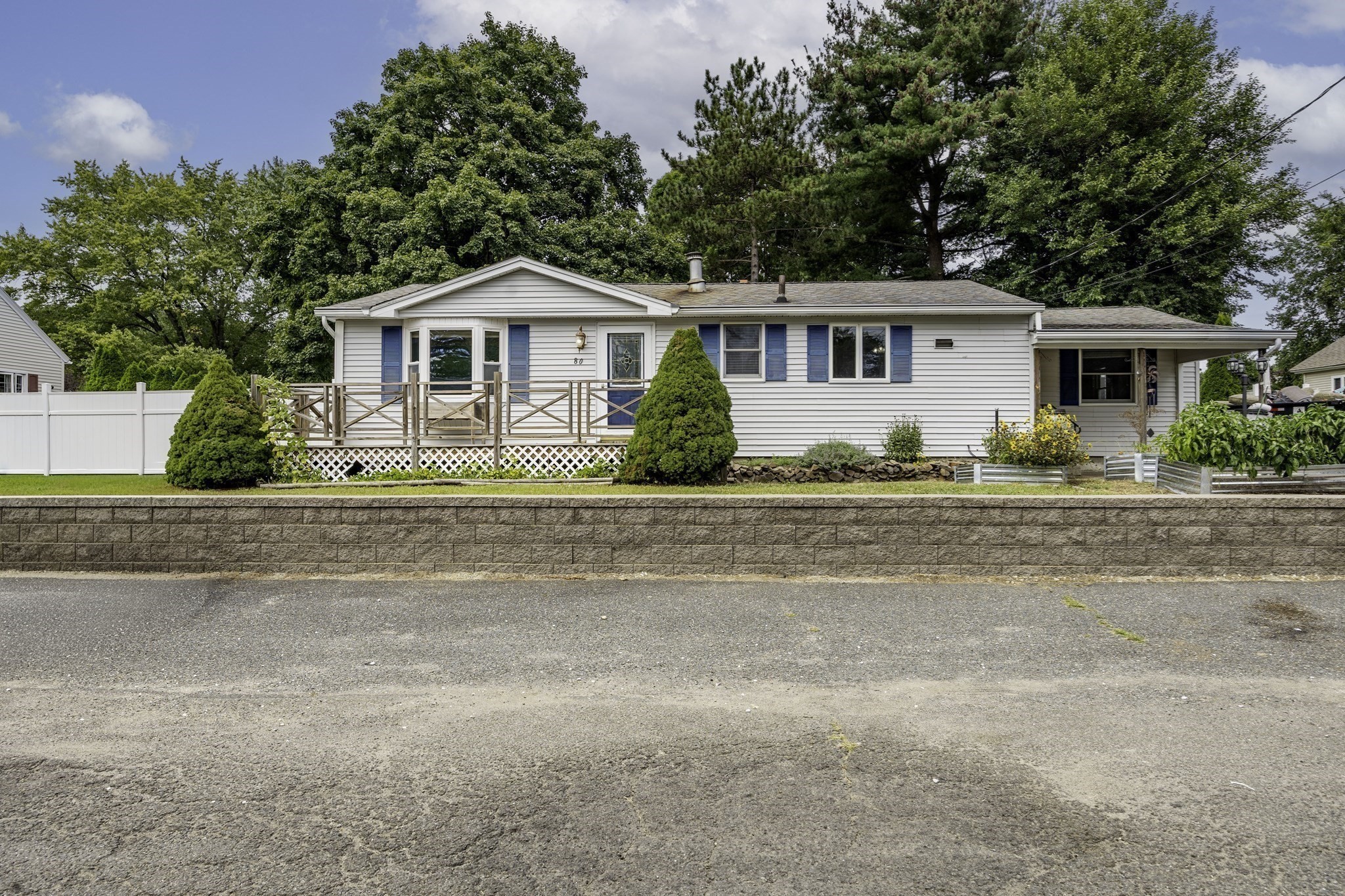 80 Quartus St Property Photo 3