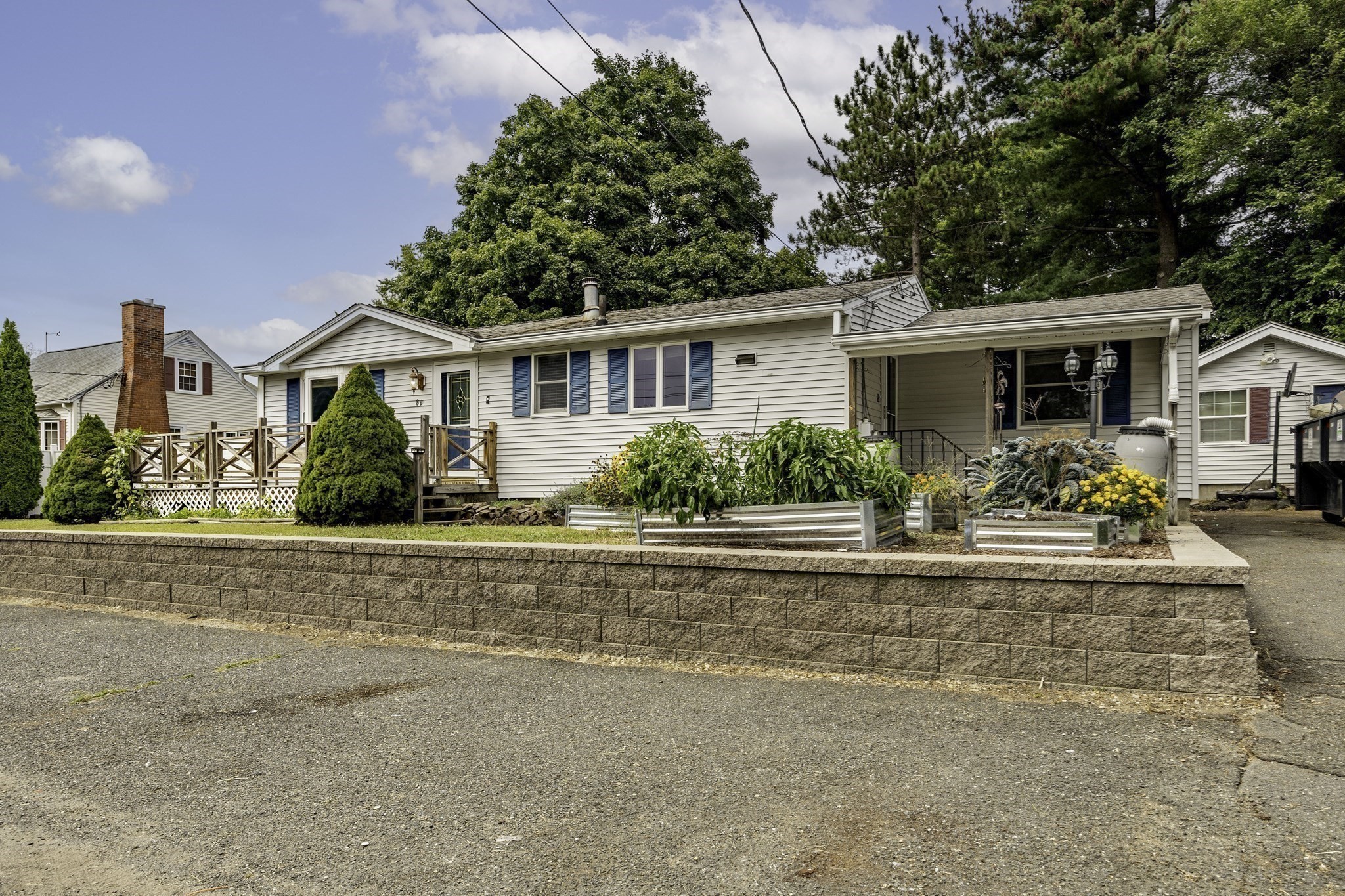 80 Quartus St Property Photo 4