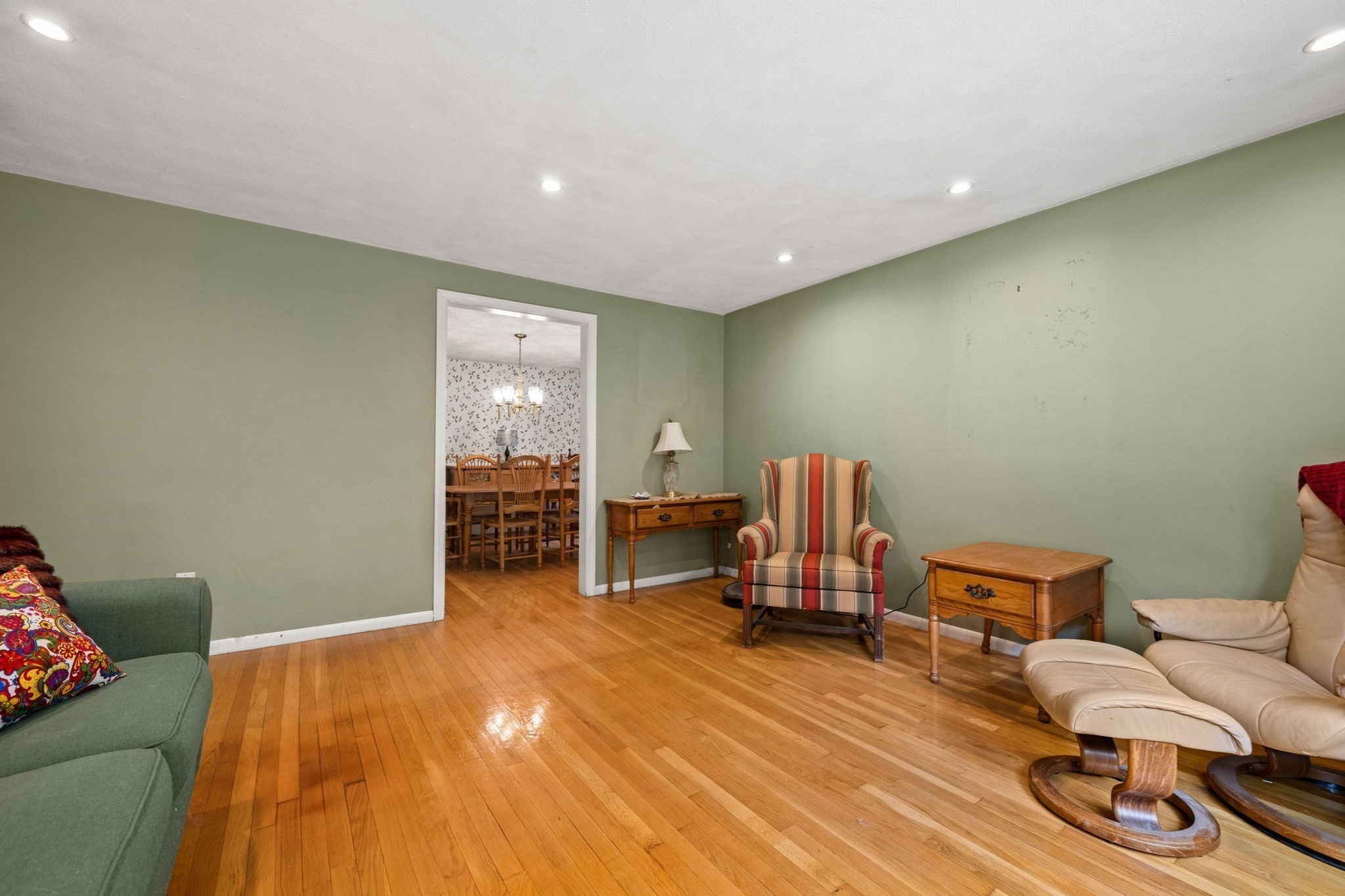 240 Central St Property Photo 5