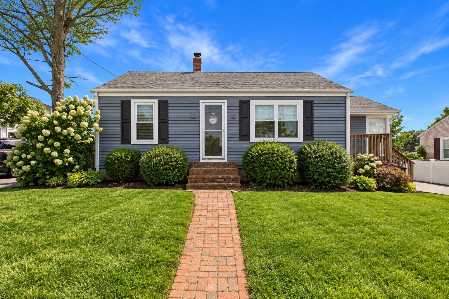 38 Little Neck Ave Property Photo 1